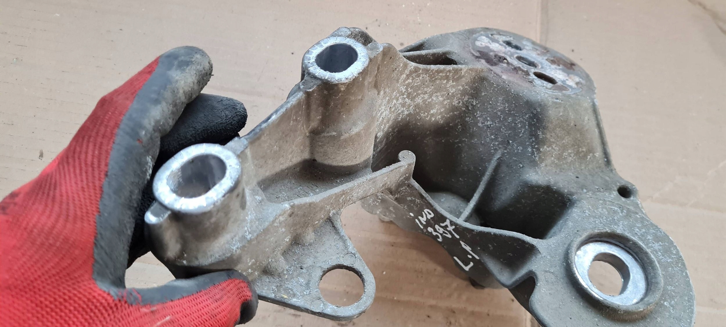 A6 C6 LIFT bracket holder holder of the engine left front 2.0 TDI 4F0199351AG