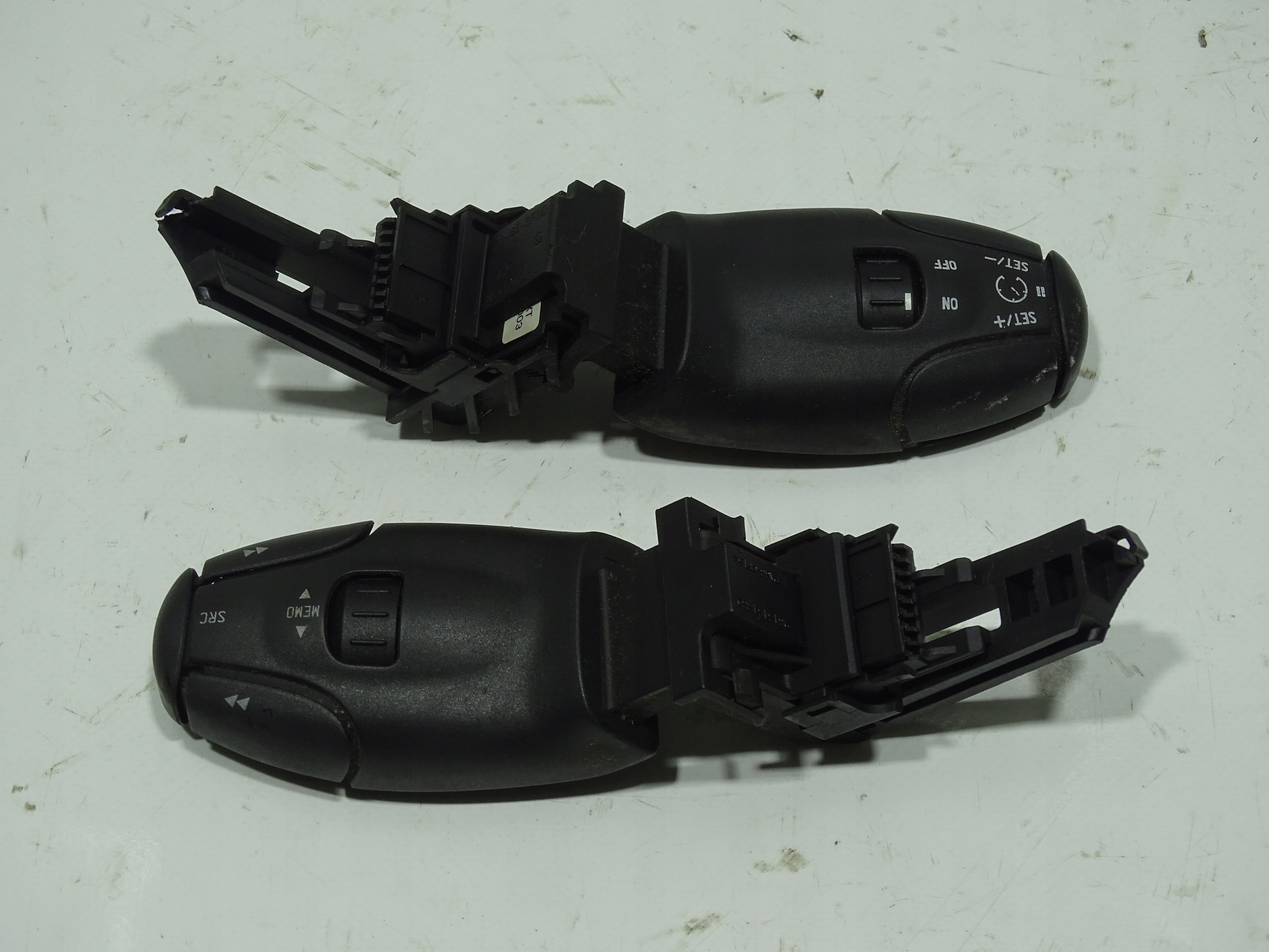 MANETKA TEMPOMATU PEUGEOT 307