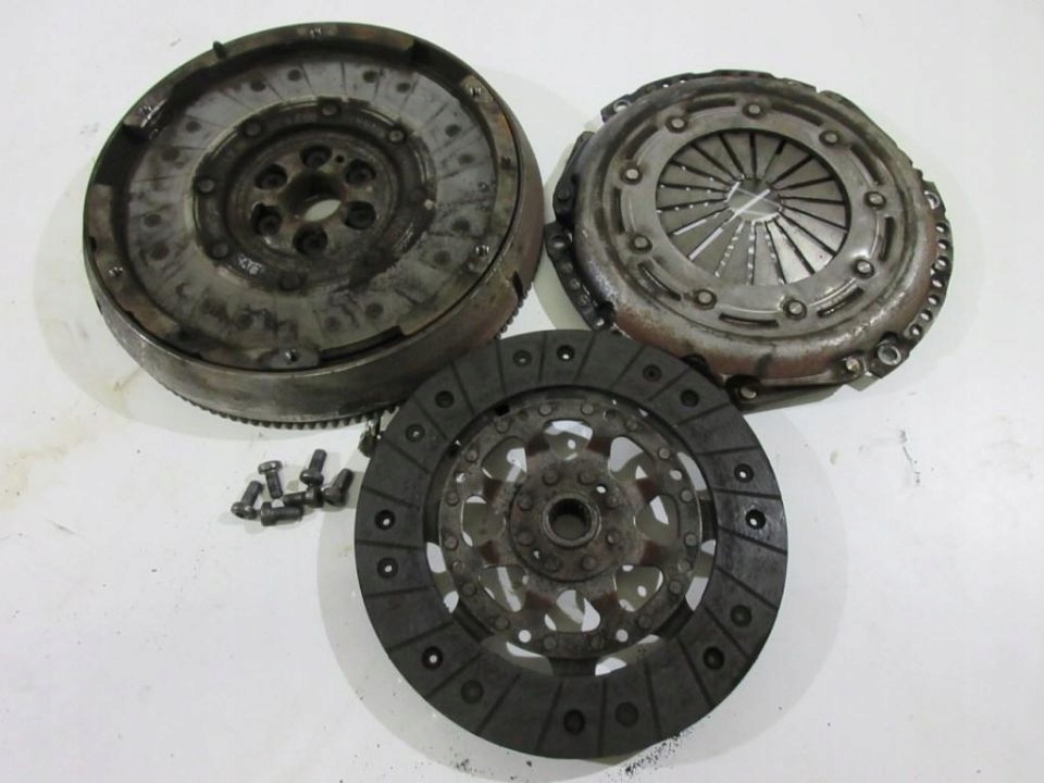 ДВОМАСОВЕ КОЛЕСО ЗЧЕПЛЕННЯ PEUGEOT 3008 1.6 HDI