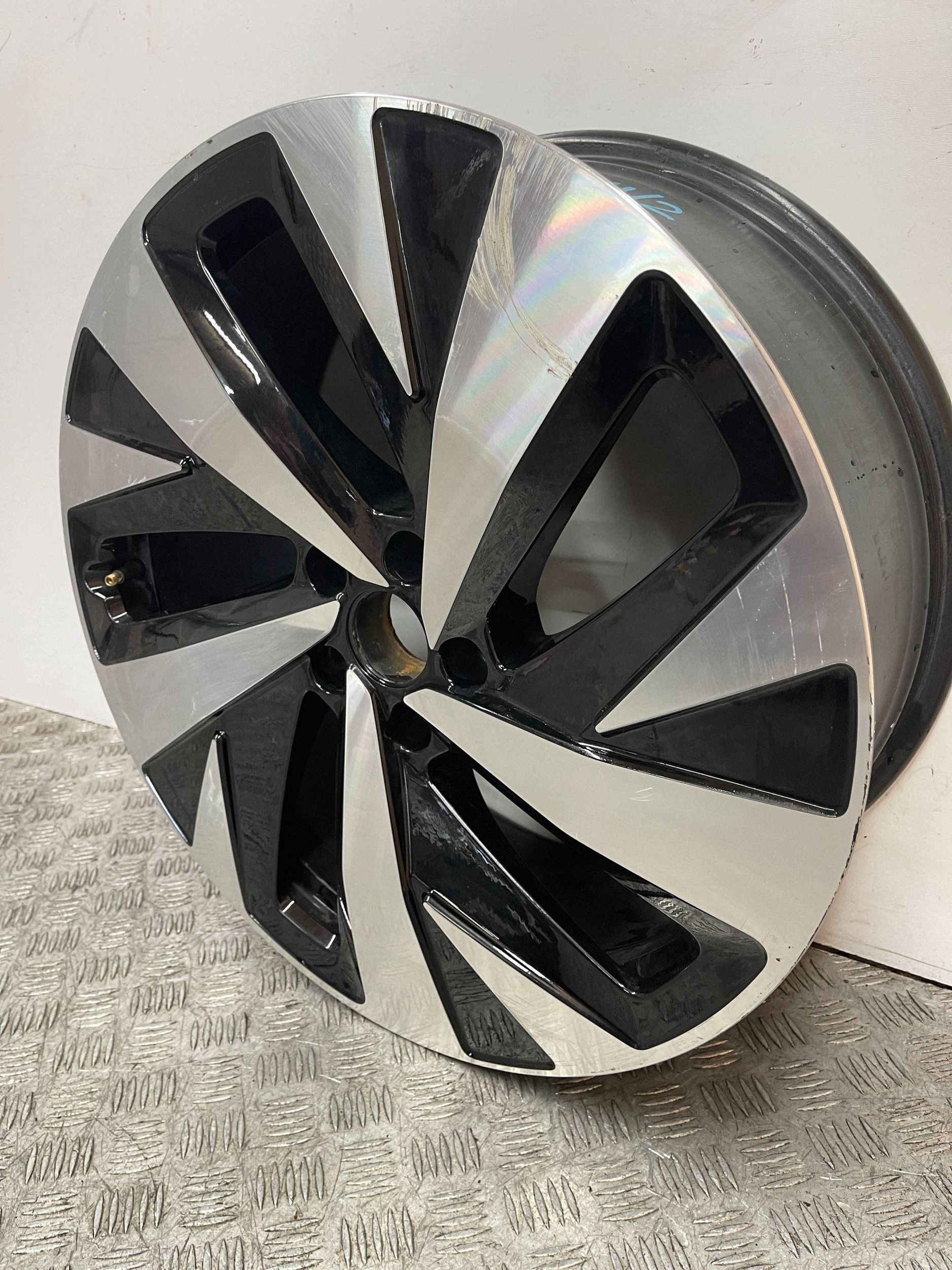 disk hliníkový VOLKSWAGEN ID.4 8JX 20 ET45 11A601025A