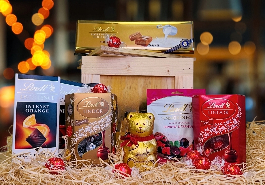 Levně Dárková bedna s Lindt sladkosti box děti Svátek na Narozeniny dárek Páčidlo