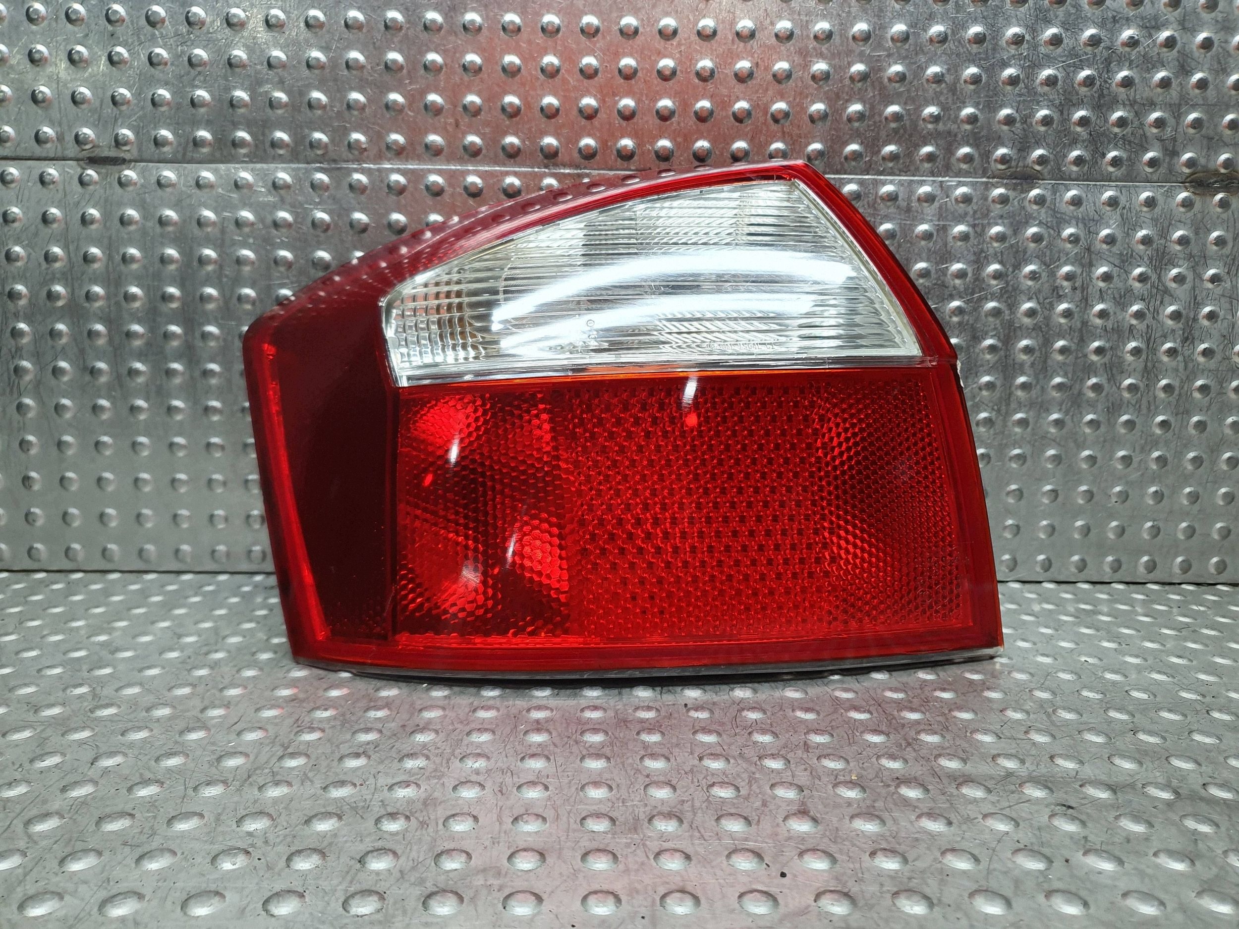 light left rear part 8E0945095 AUDI A4 B6 sedan EUROPA