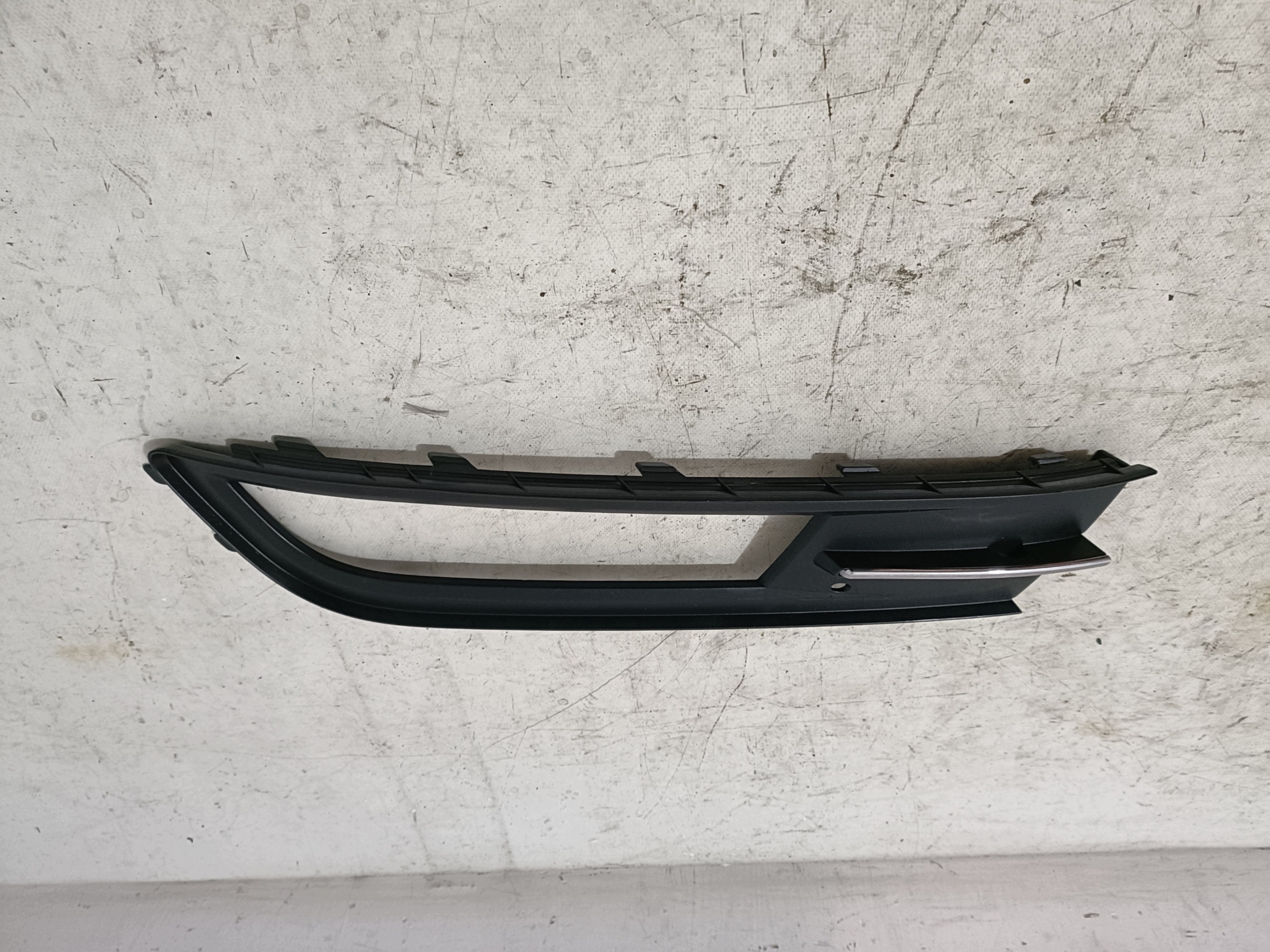 VW PASSAT B8 grille grid of a bumper left front 3G0853665A