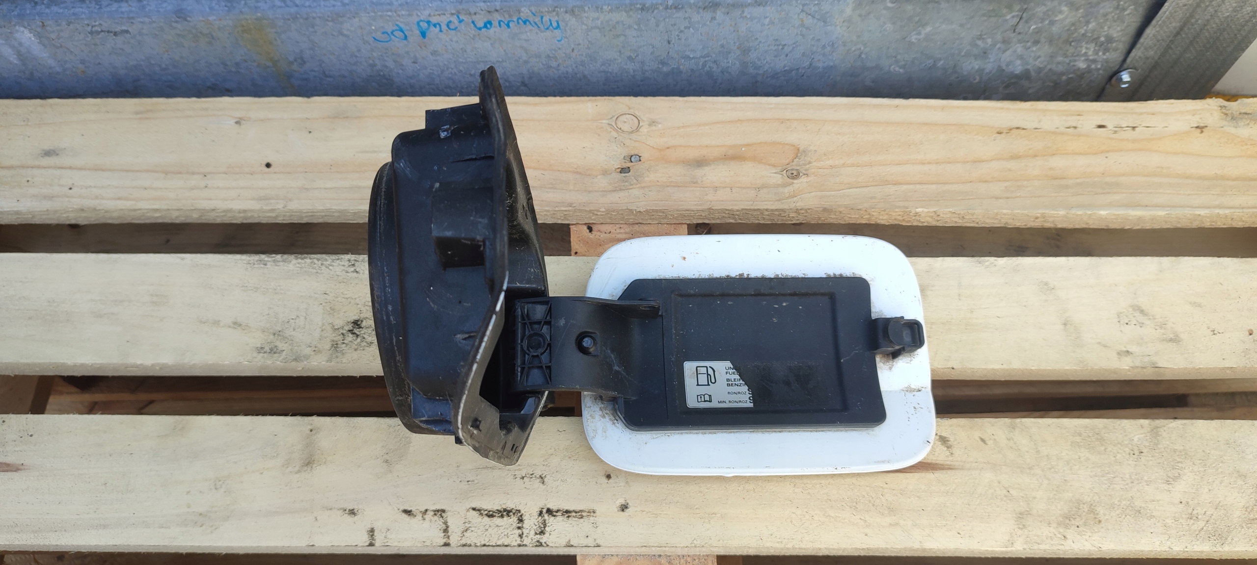 Volet trappe carburant Carburant Audi A5 8T LY9C