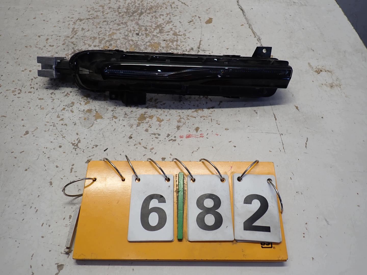 fog light left VOLVO V40 2012- 31395919