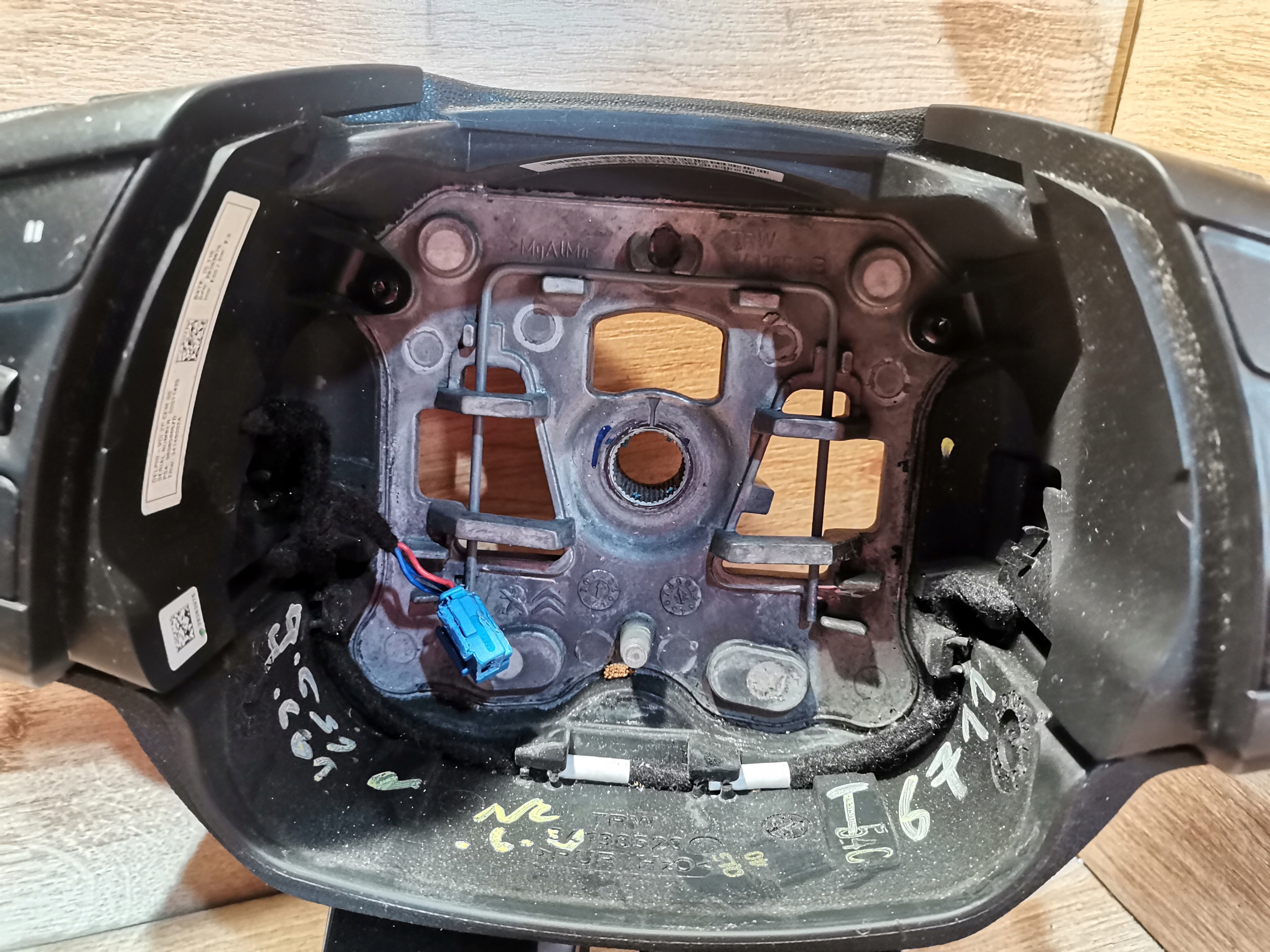 lenkrad MULTIFUNKCYJNA CITROEN C4 CACTUS 98031272YC