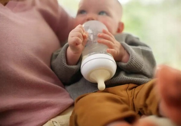 Avent Butelka Natural Response 260 ml 1m+ Wiek dziecka 1 m+