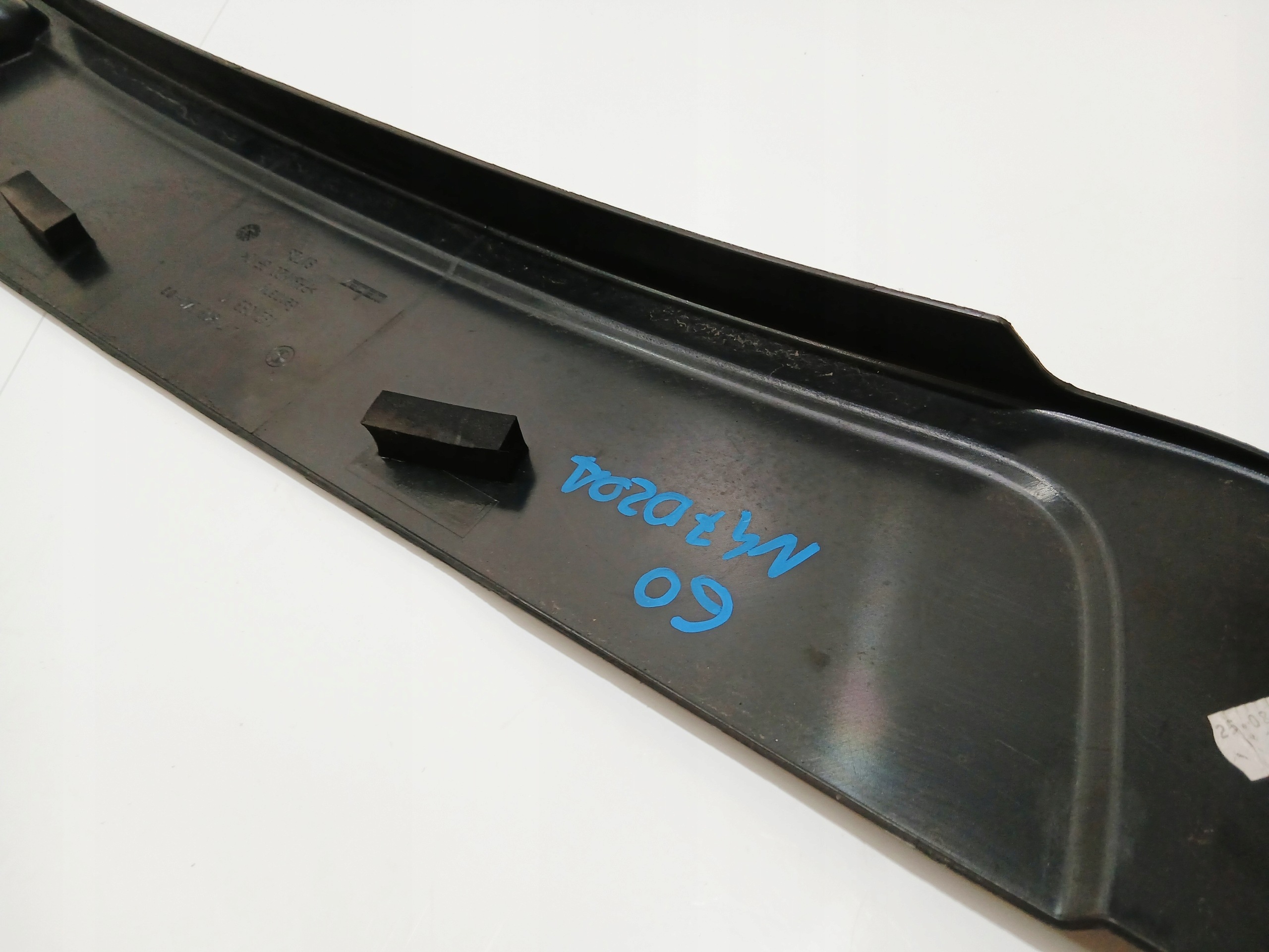 krytka stěny předního BMW E60 7803340