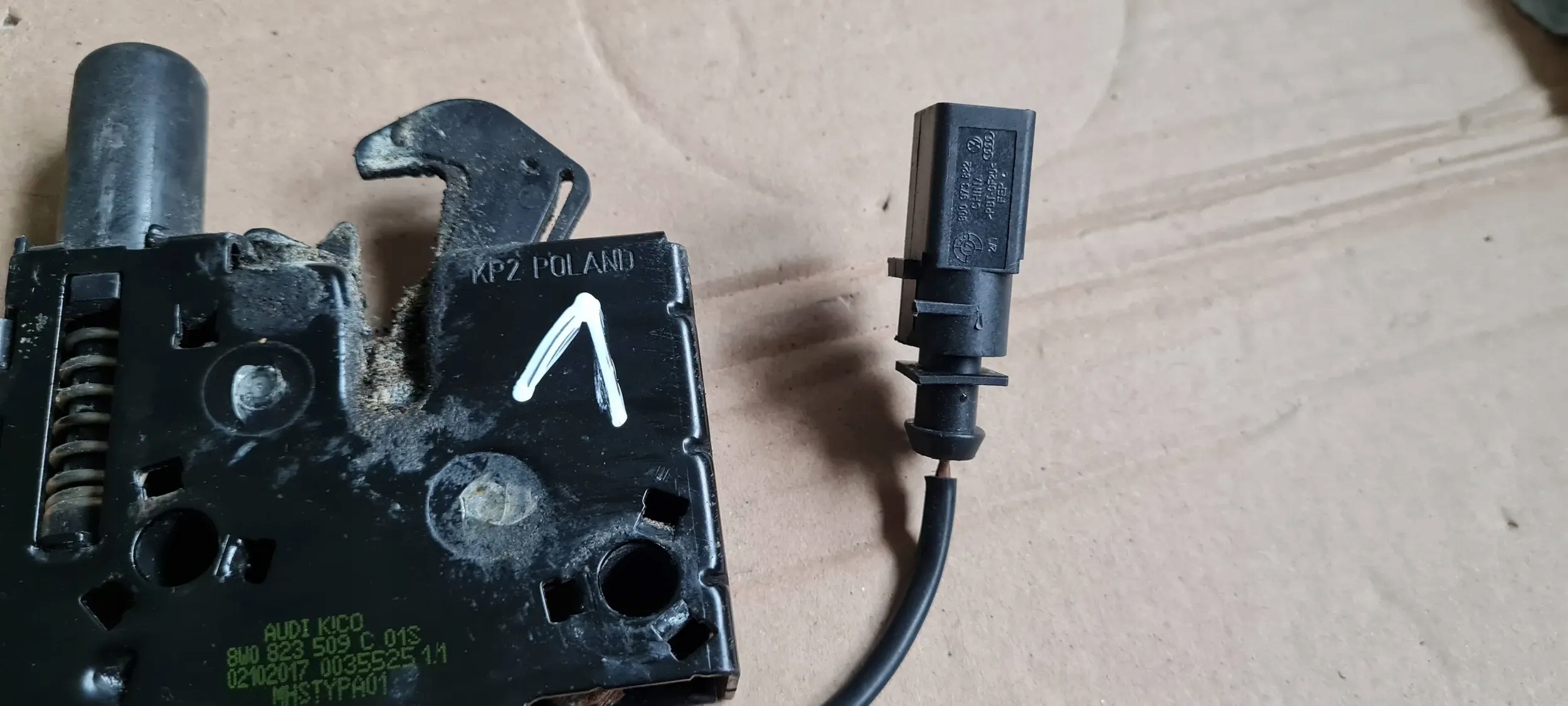 A5 8W bonnet latch lock supports 8W0823509C A4 B9 8W