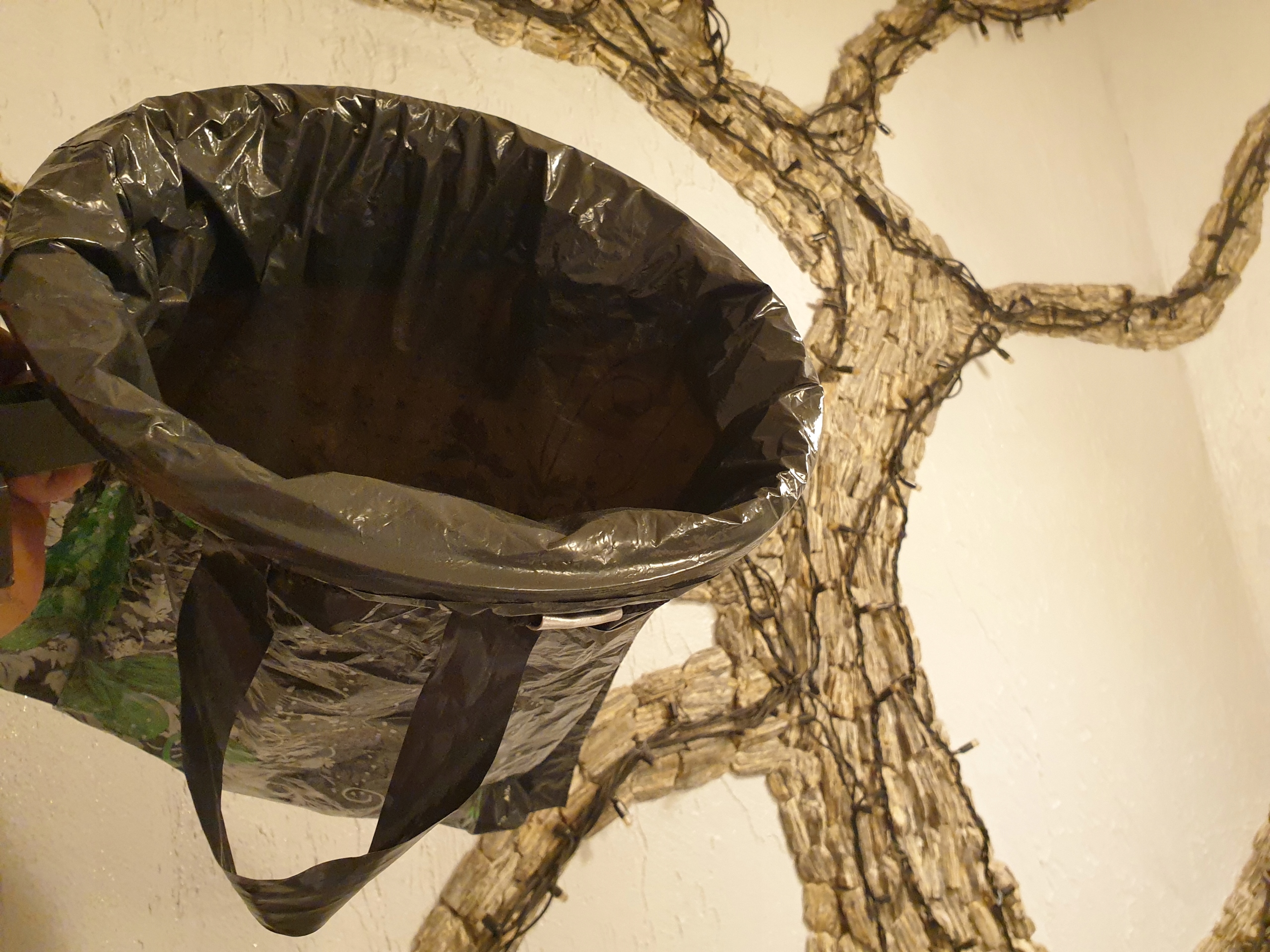 WYTRZYMAŁY METALOWY WISZĄCY UCHWYT NA WORKI Waga produktu z opakowaniem jednostkowym 2 kg