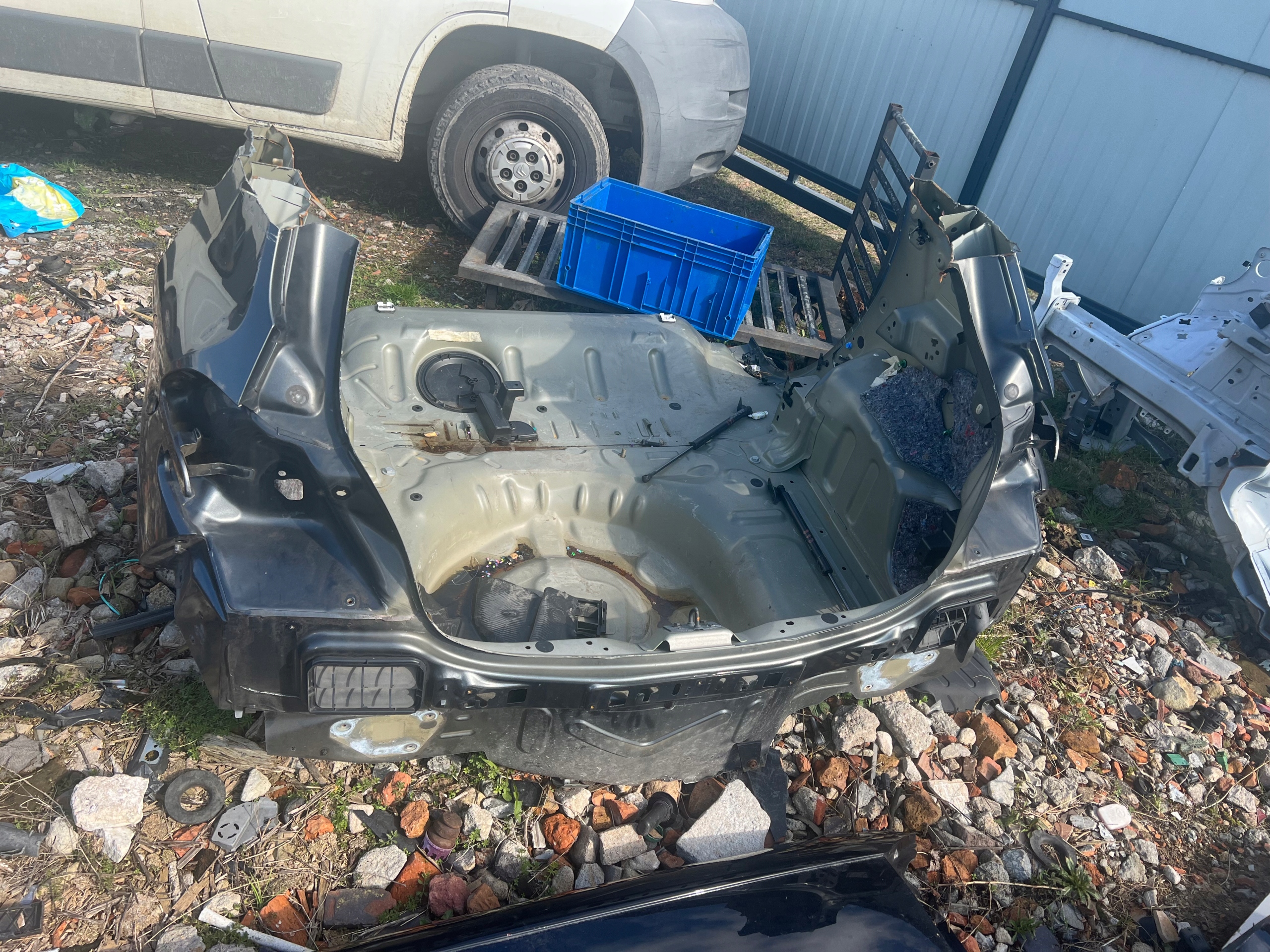 Peugeot 208 I pas tylny wanna adblue