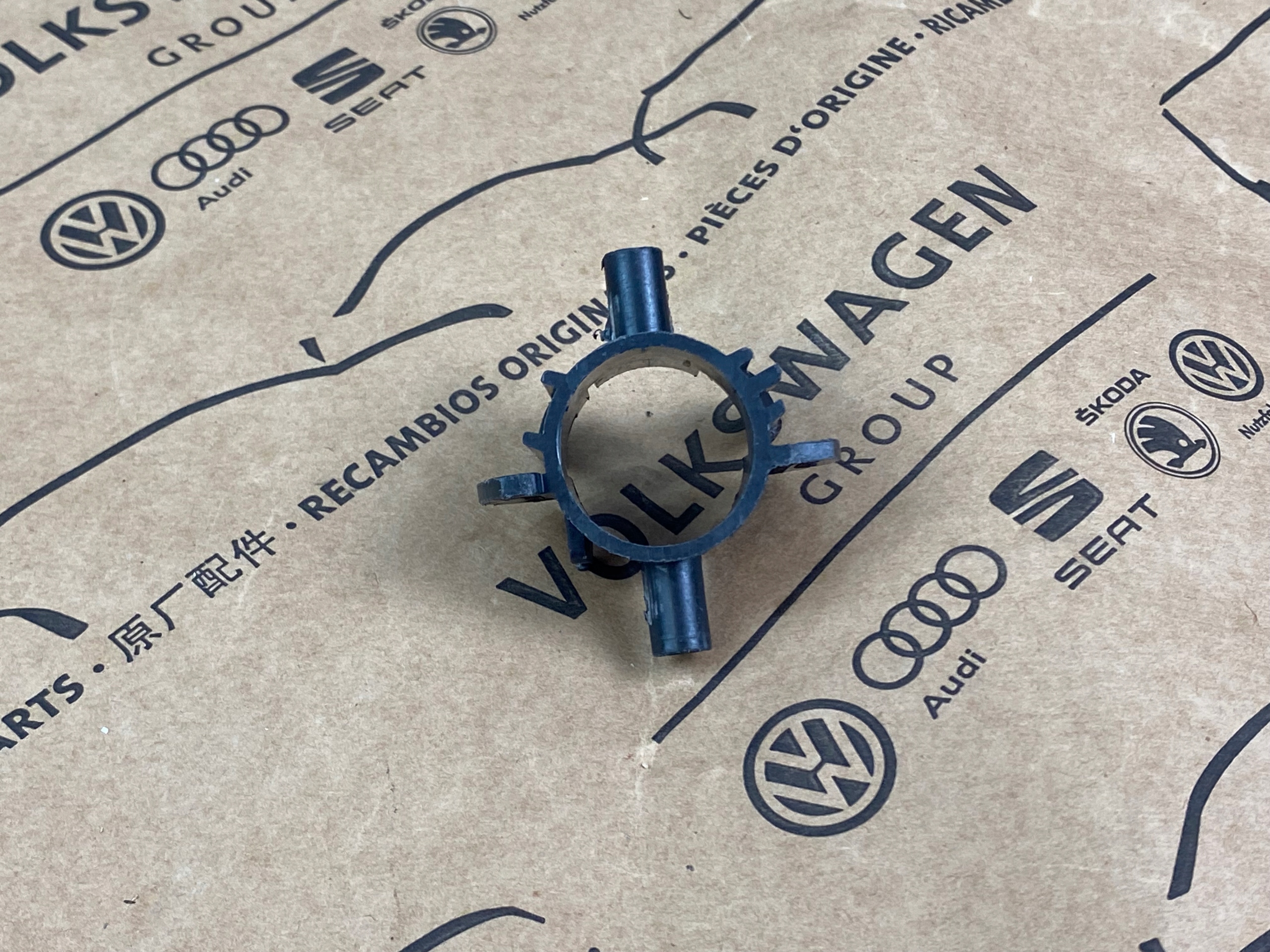 GD AUDI A6 C7 4F0 MOCOWANIE KOSZYK CZUJNIKA PDC 4F0919257