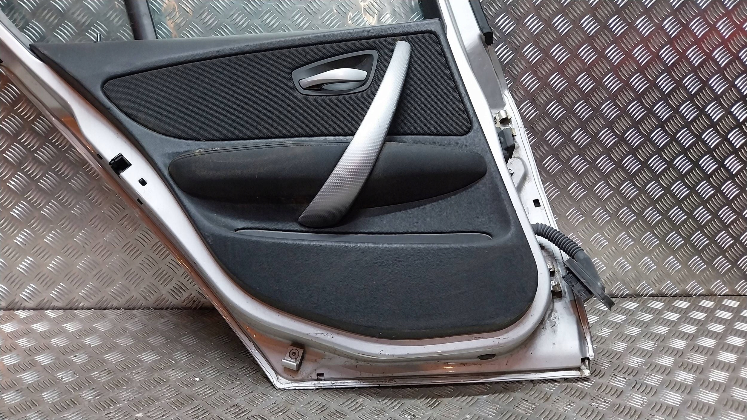 dveře záď levé BMW 1 E87 04