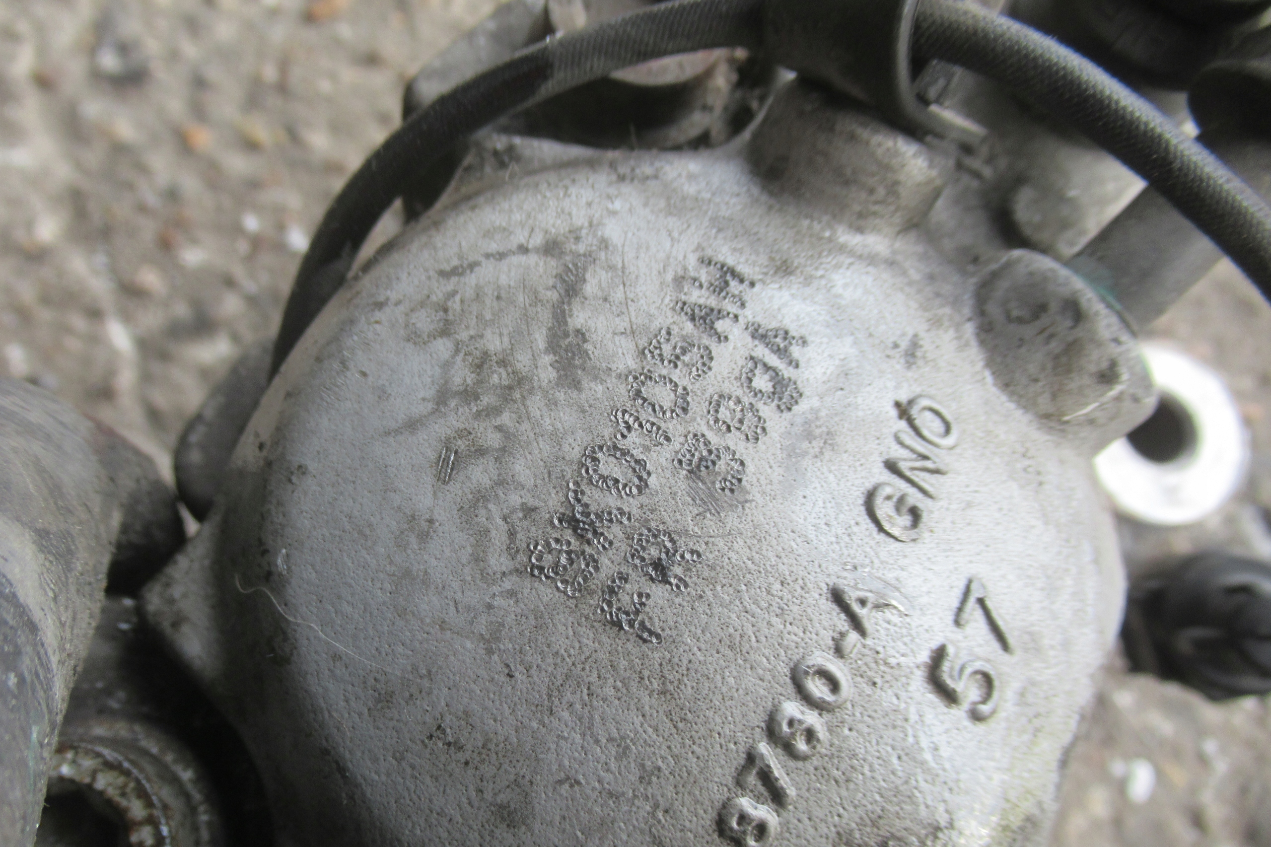 AUDI A4 B8 FL 2.0 TFSI 14R caliper brake left front