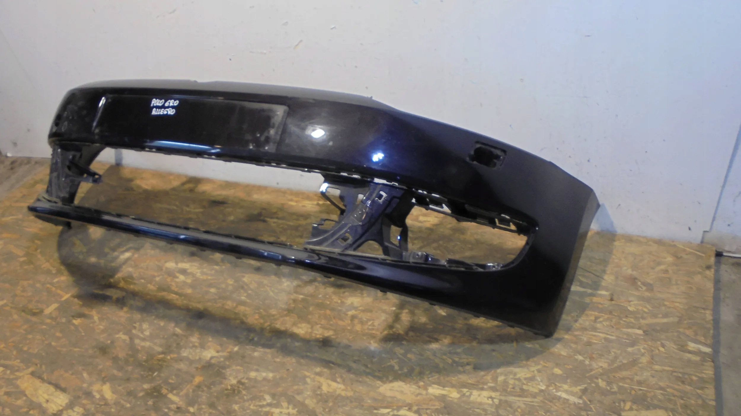 bumper front 6R0807221 Volkswagen Polo 08