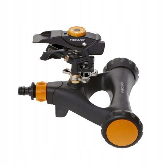 Fiskars 1023656 zavlažovač impulsní s kolečky, kovový, do průměru 26m