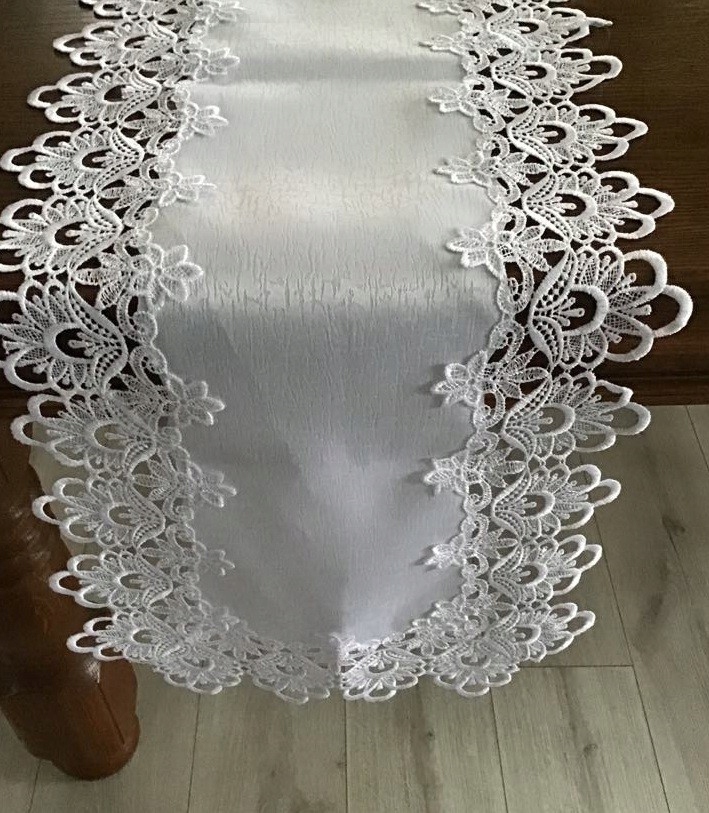 

Bieżnik Biały Obszyty Gipiurą 40cm/150cm