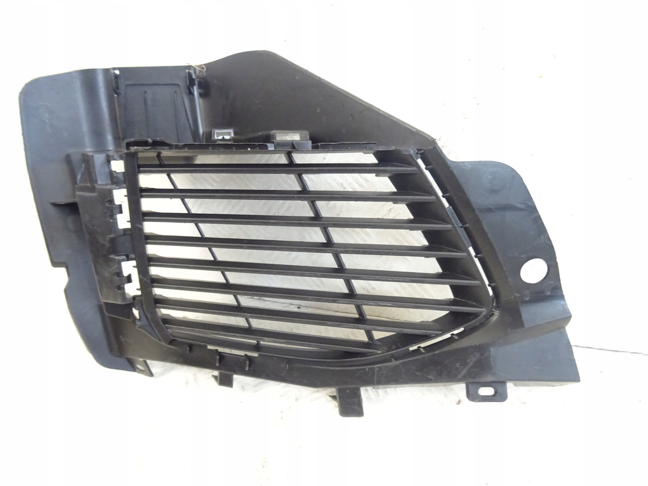 grid of a bumper front front right PEUGEOT 3008 II AA37938073