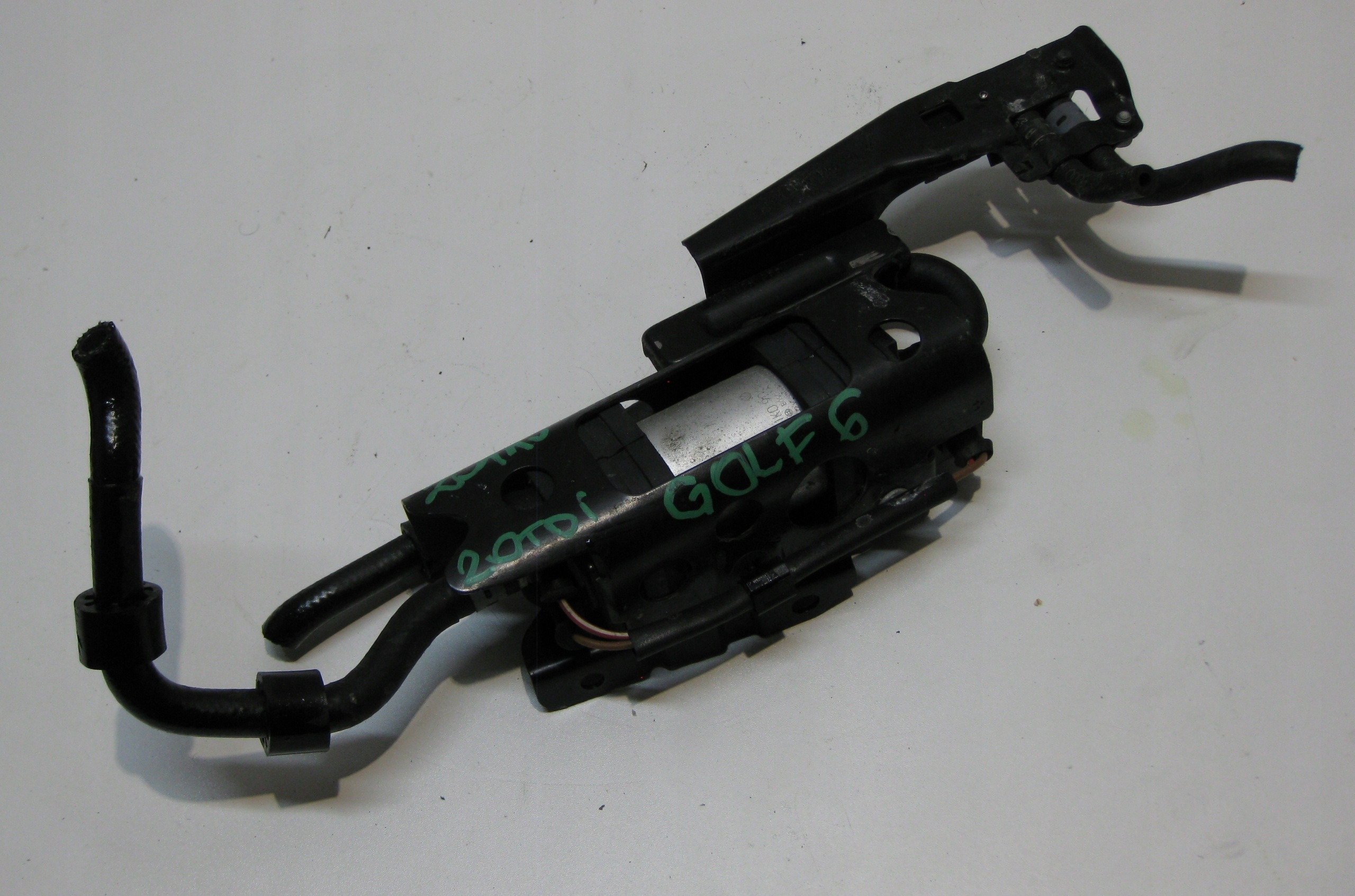 VW GOLF VI KOMBI 2.0TDI electrical feed pump holder 5N0906129B