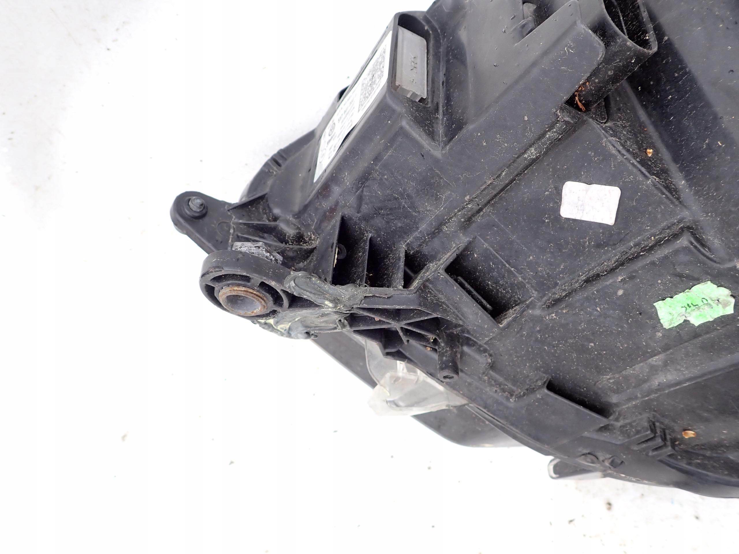 VW GOLF SPORTSVAN 14-18 light front front right