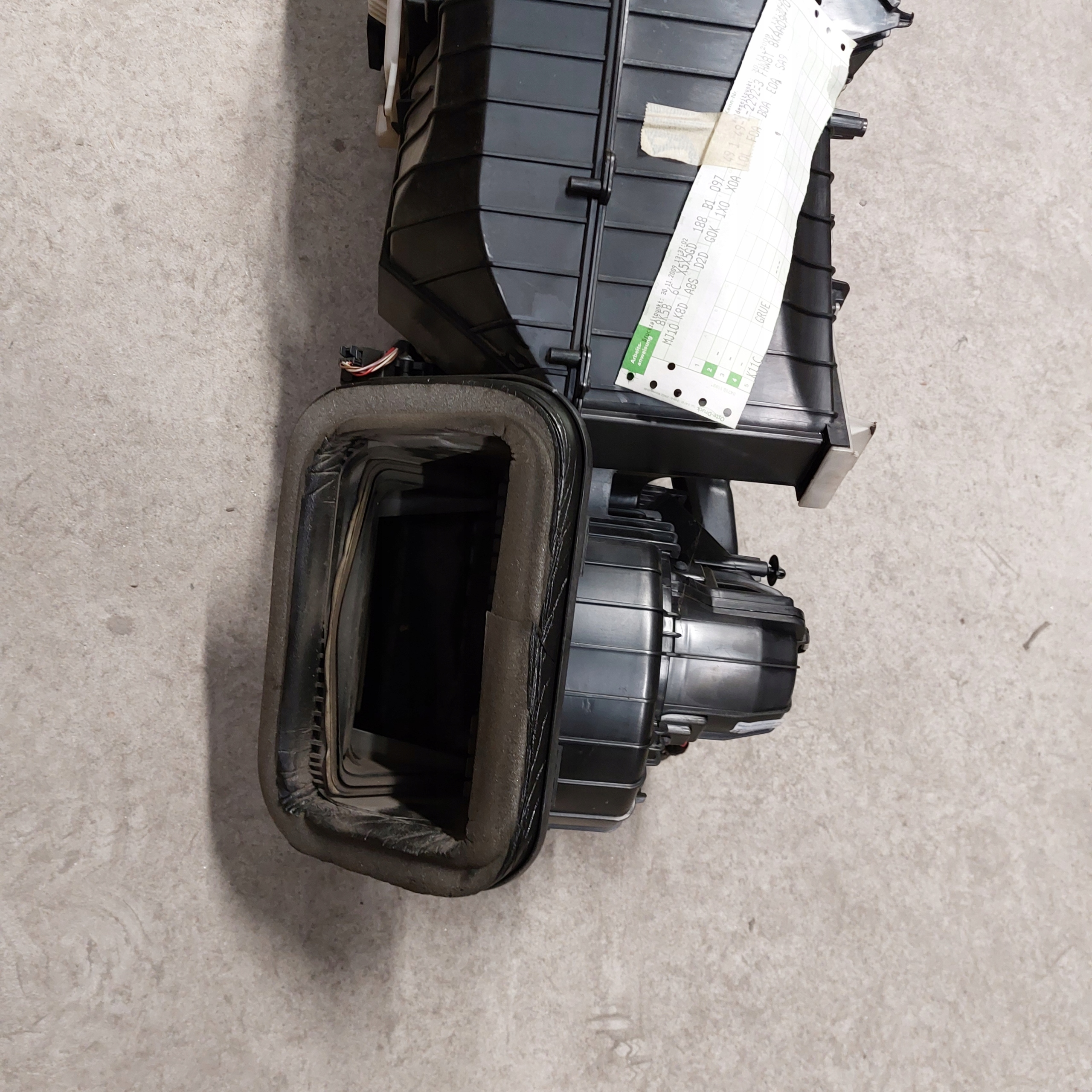 Audi A4 B8 1,8T радиатор отопителя 8K1820005AR