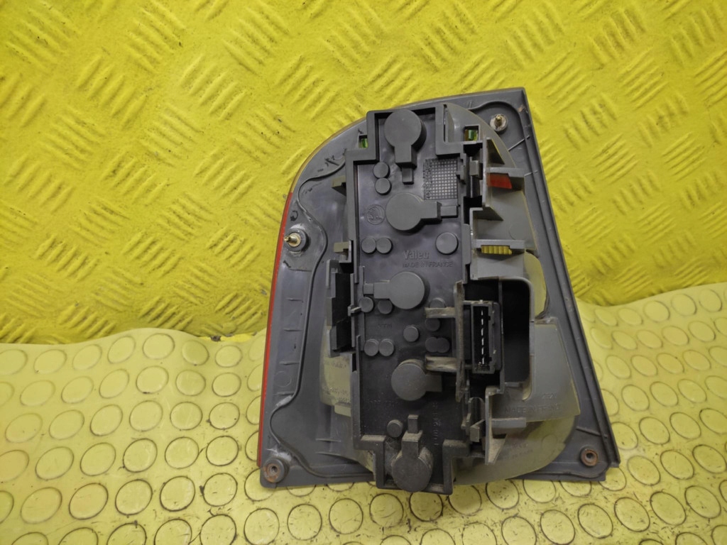 SKODA OCTAVIA and light right rear part 1U6945096