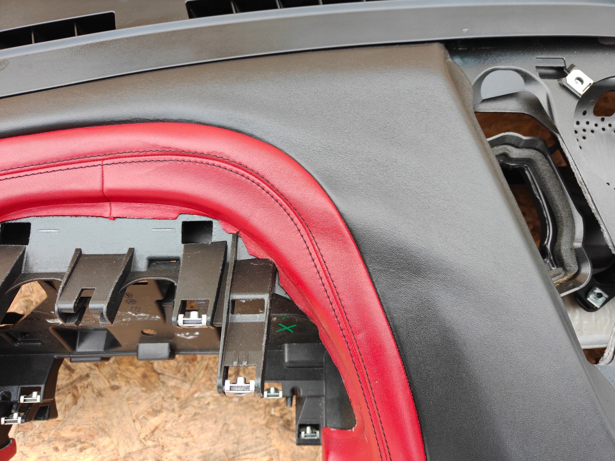 console dashboard airbag tension belts MASERATI LEVANTE red leather !!!