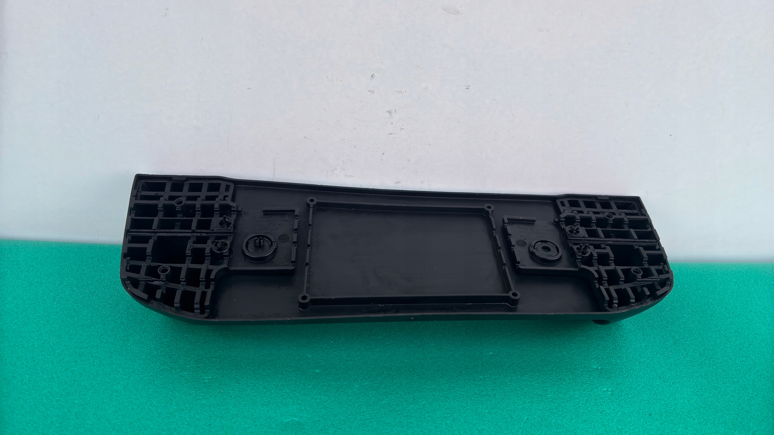 PORSCHE MACAN 2 II 95C Support plaque Panneau Couverture du capot Pare choc K68/143