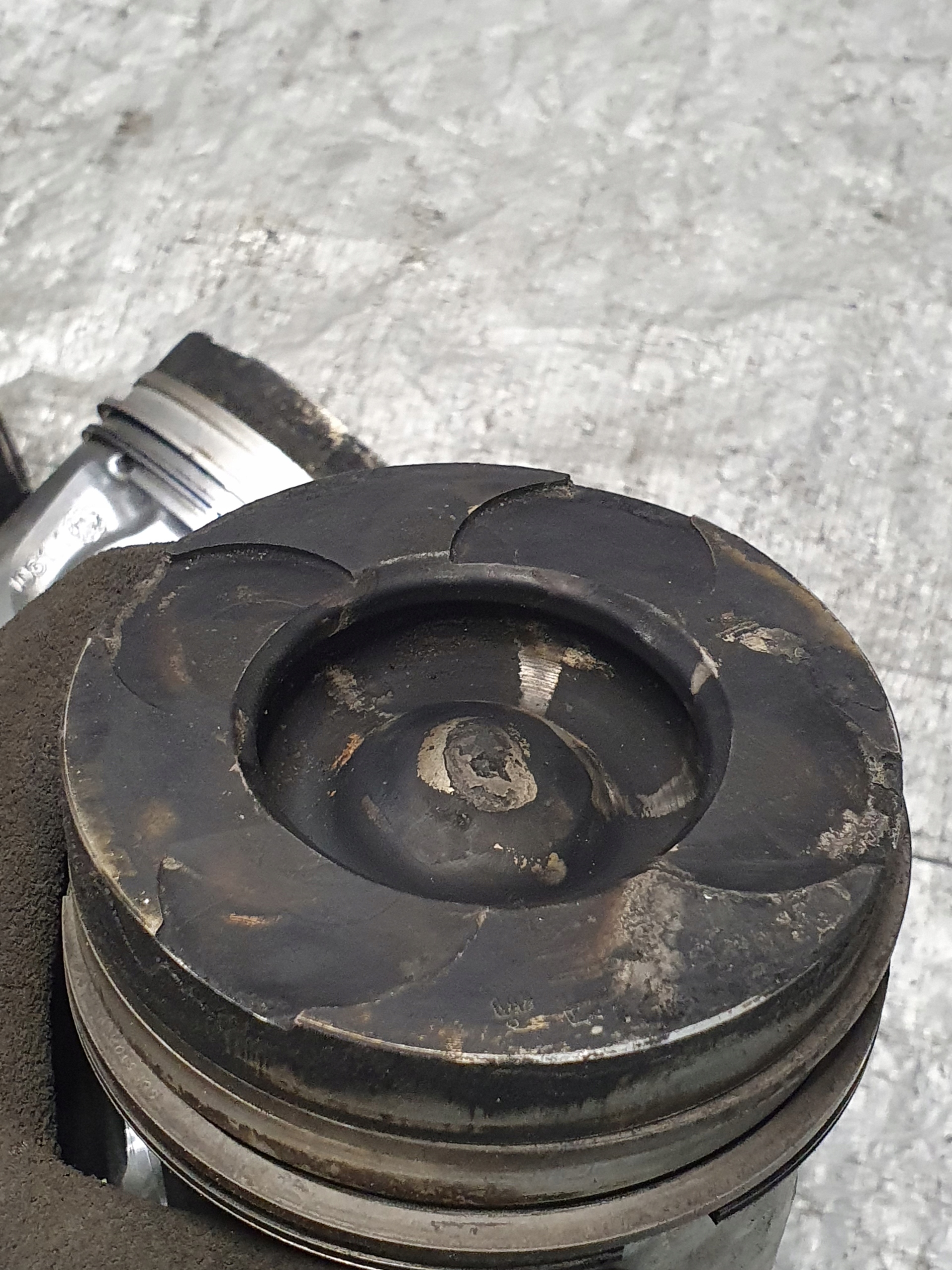 Biella e pistone 1SZT. OPEL VIVARO A 11r. 2.5D