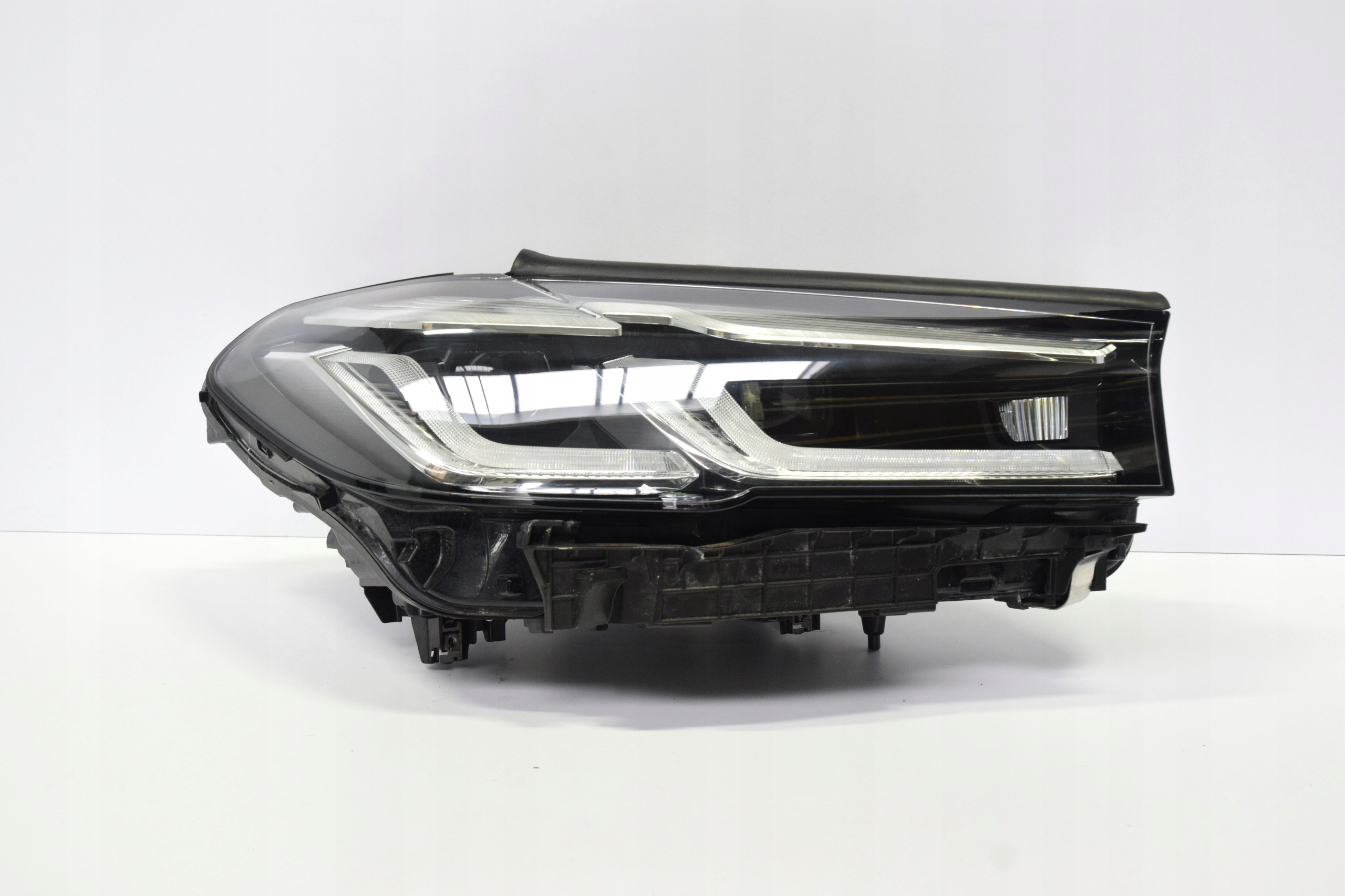 light right BMW 5 G30 G31 LCI LED ADAPTIVE