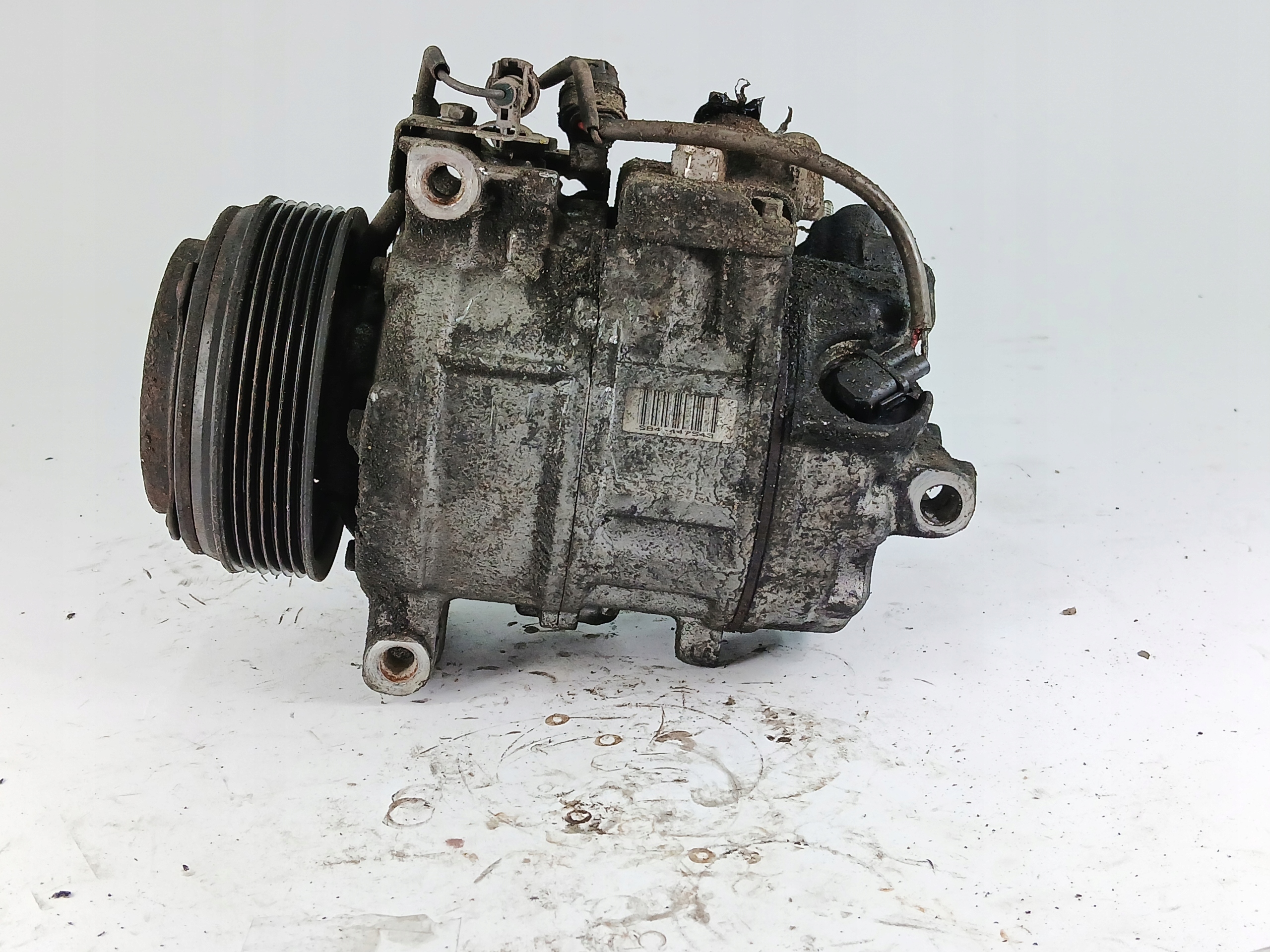 BMW E90 E91 2.0 D compressor; compressor of the air conditioning 6987862