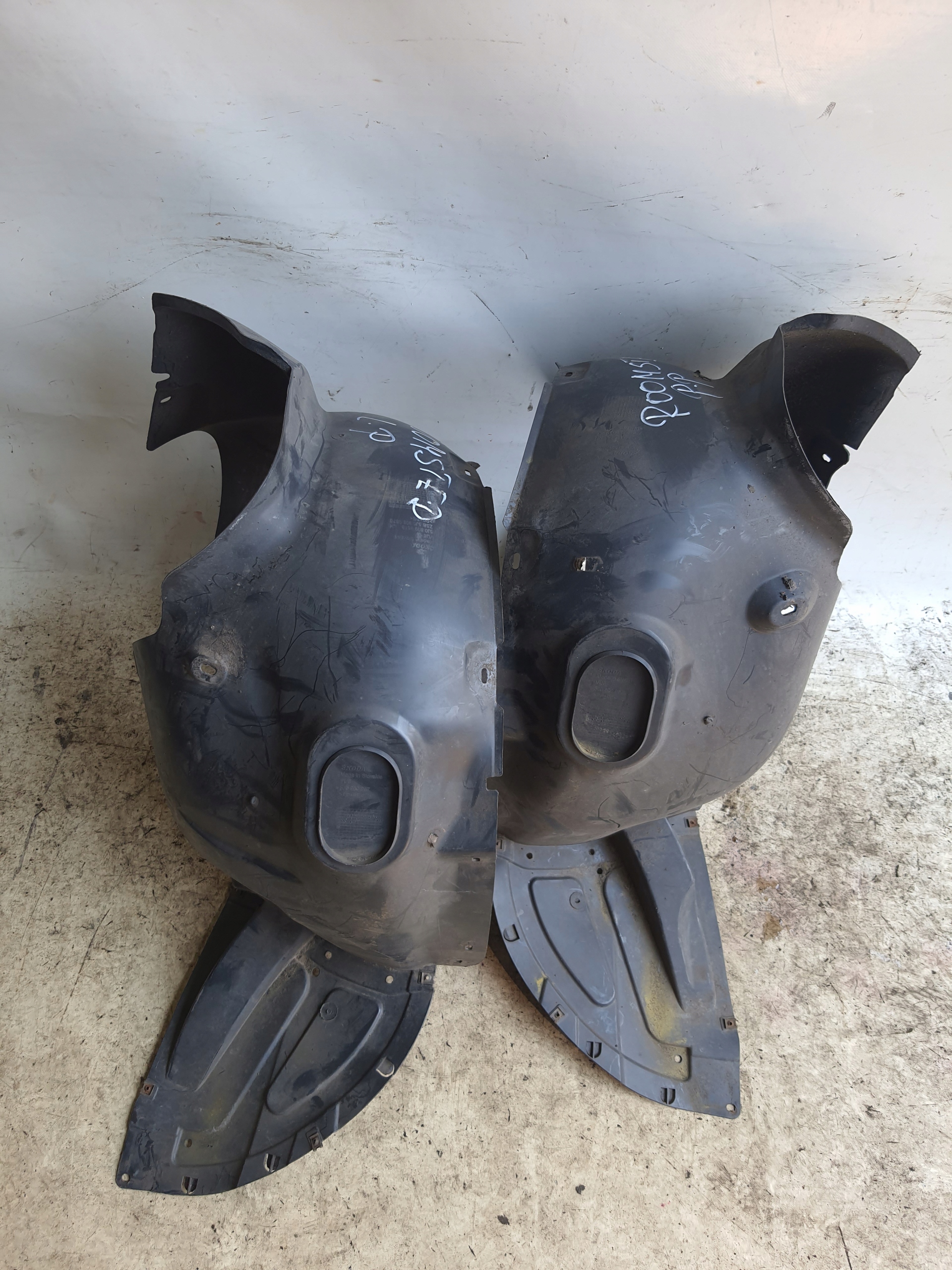 SKODA ROOMSTER LIFT 10-14 mudguard front left