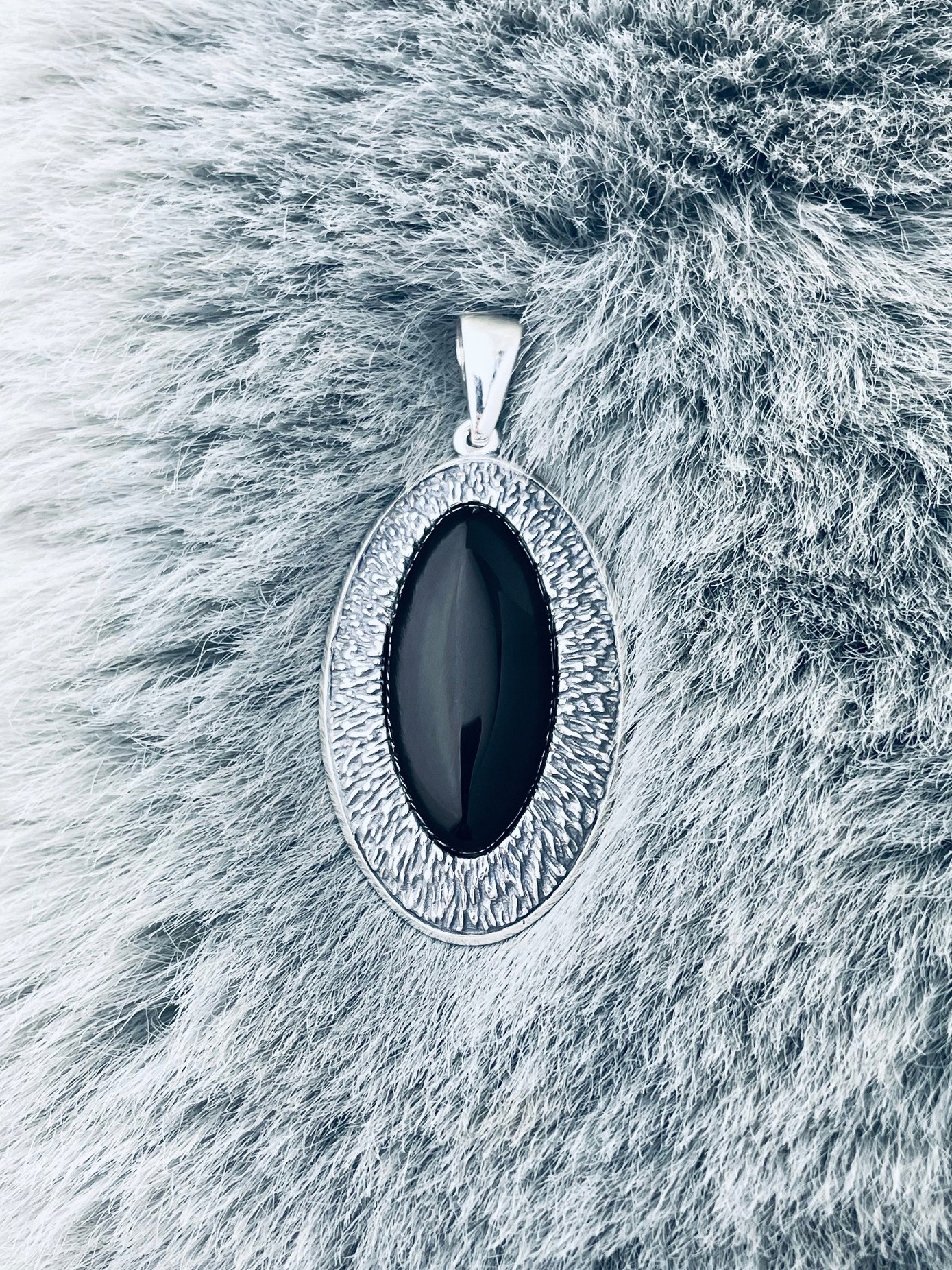 Stříbrný přívěsek s přívěskem kočičí oko a onyxem, oxidovaný vintage