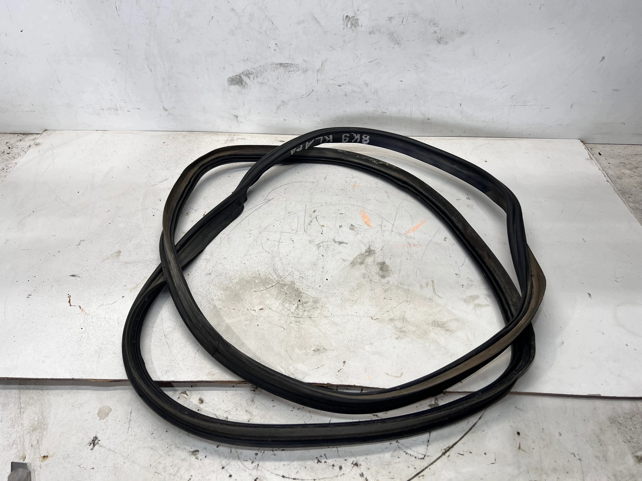 gasket bonnet boot AUDI A4 B8 AVANT 8K9827705E