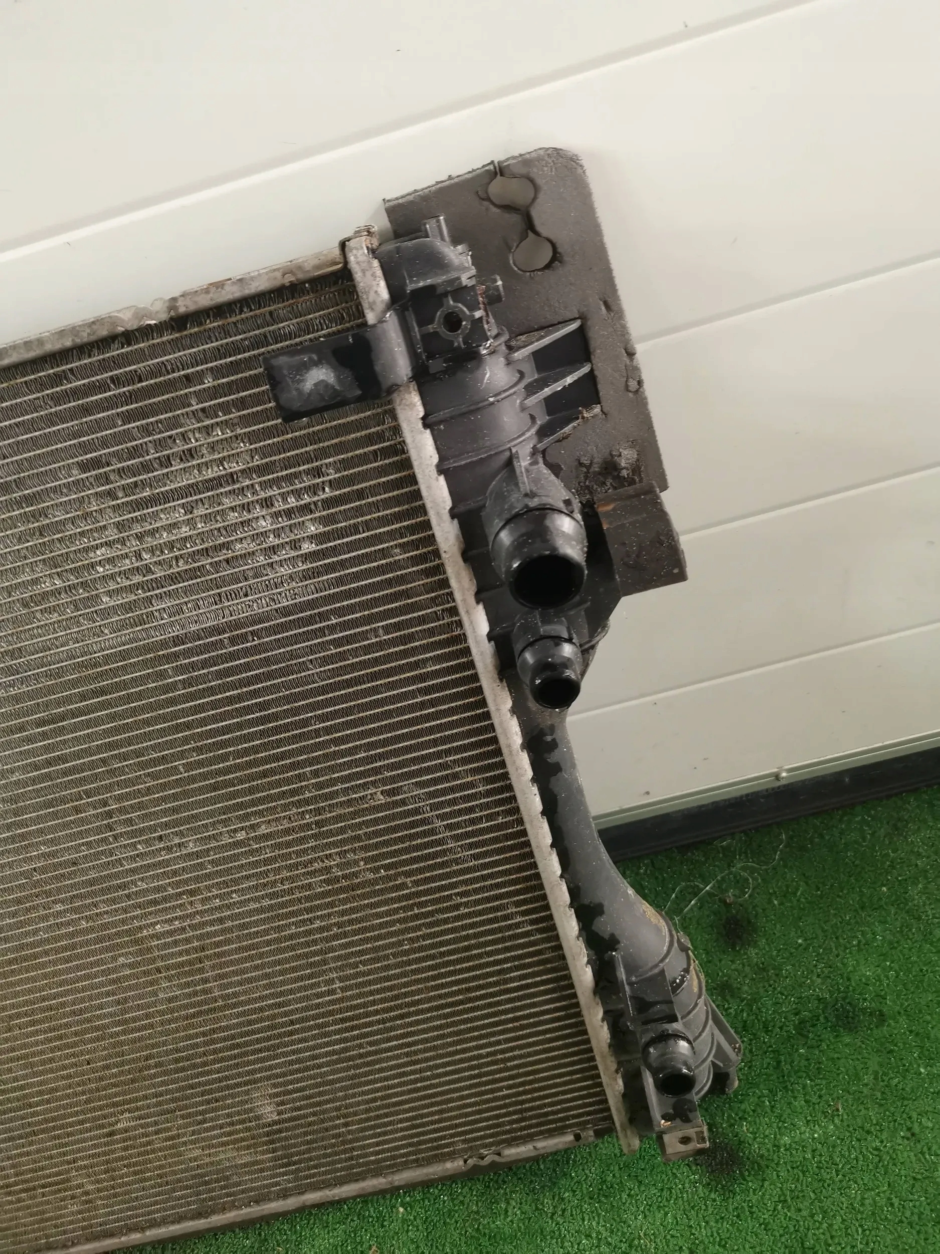 JAGUAR XF CHŁODNICA WODY