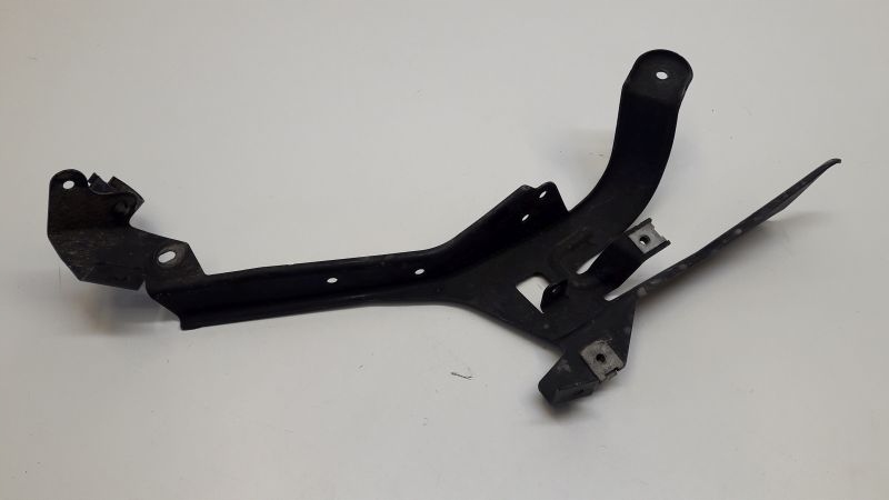 97061020200 - PORSCHE PANAMERA 970 КРОНШТЕЙН ПРАВОЕ КРЕПЛЕНИЕ