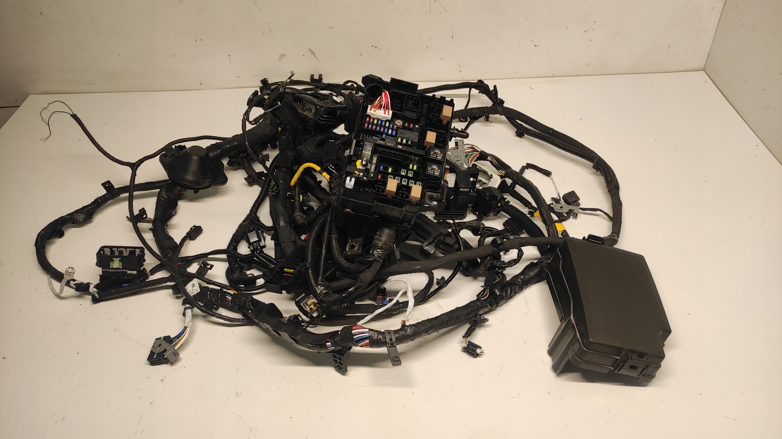 PUSZKA BEZPIECZNIKÓW INSTALACJA HYUNDAI I30 III LIFT 1.0 T-GDI G3LF 48V