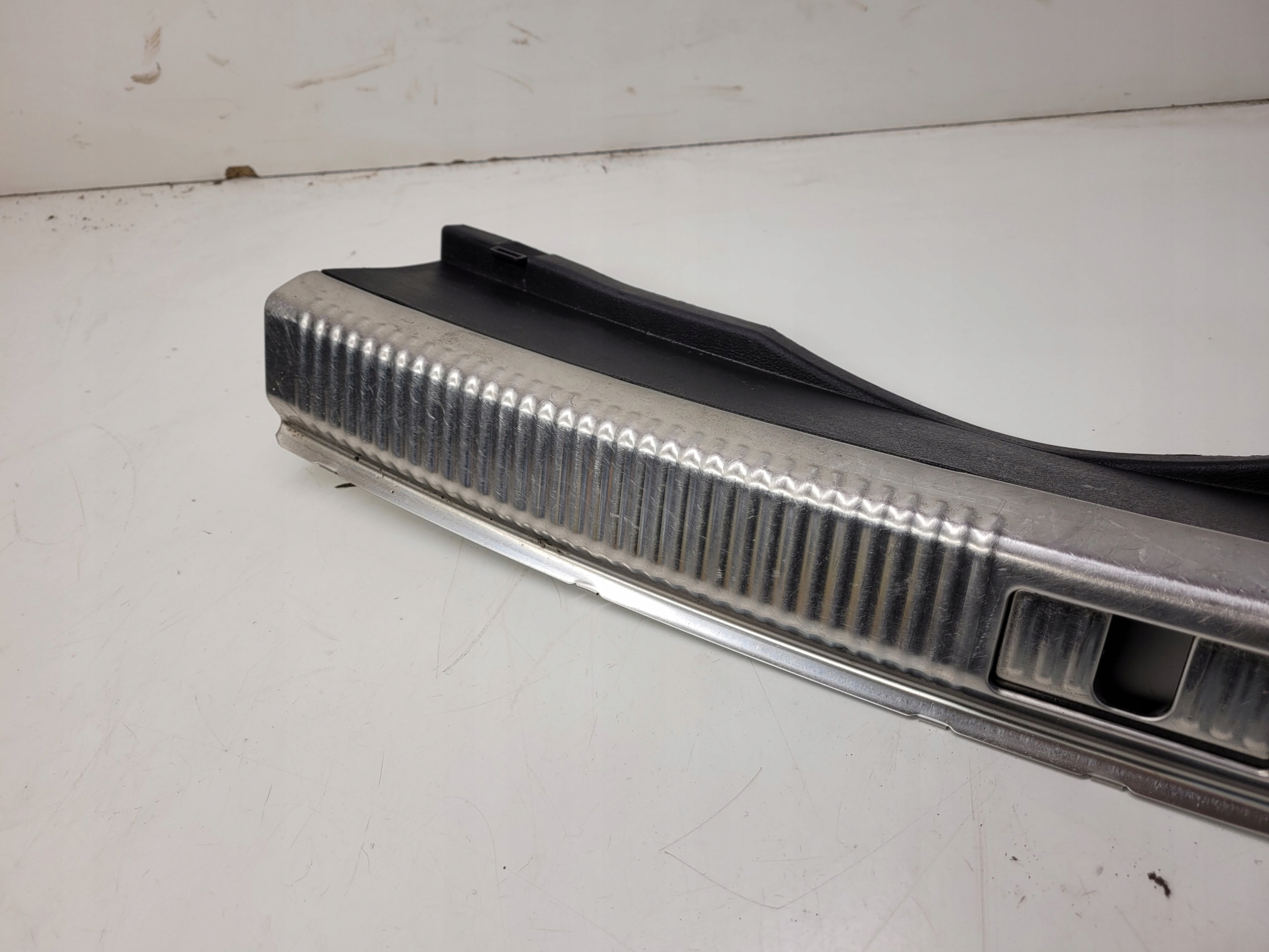 cover of the threshold boot AUDI A7 4G 4G8863471