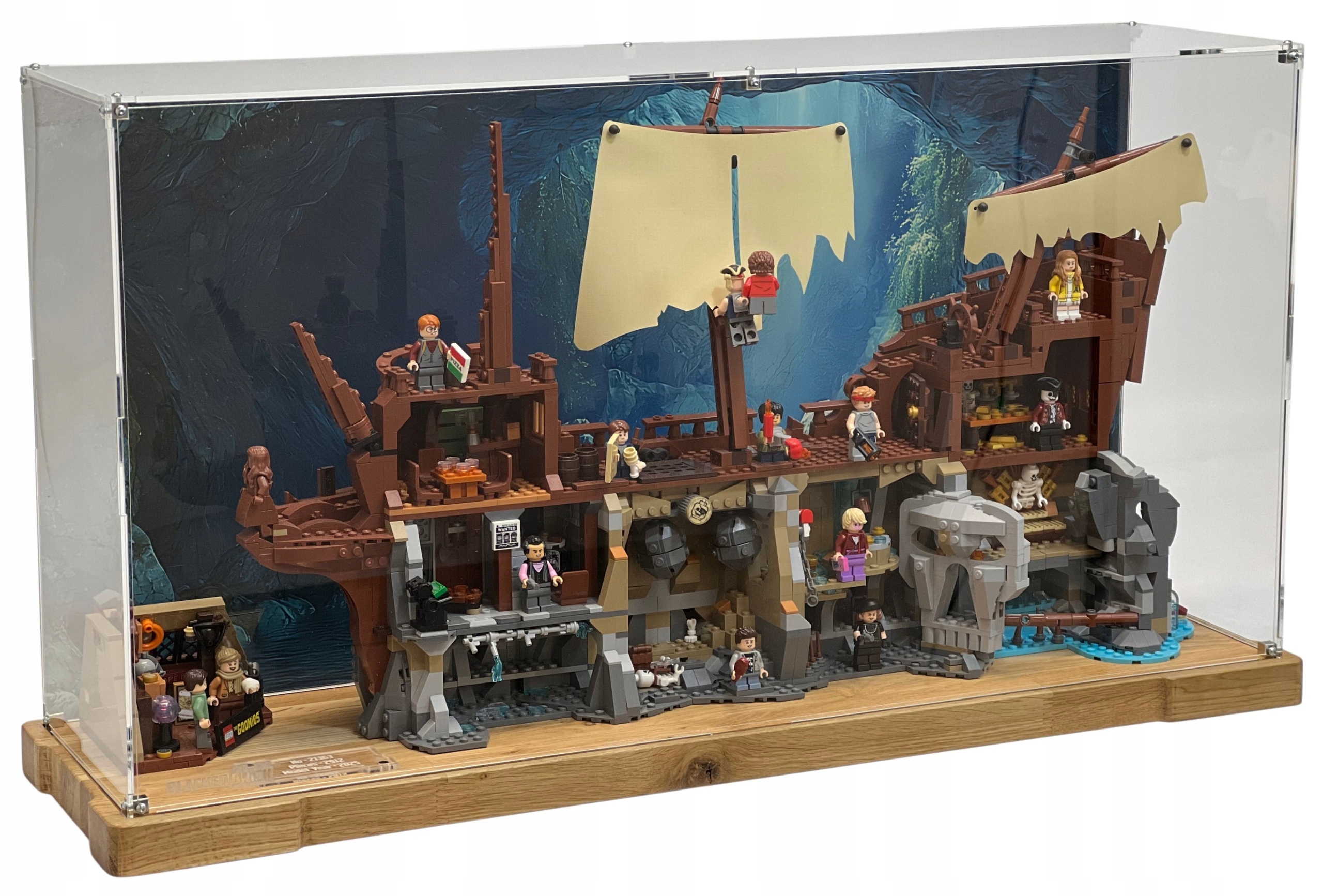 Vitrína Wood s pozadím Blacked Brick pre Lego 21363 Icons Goonies