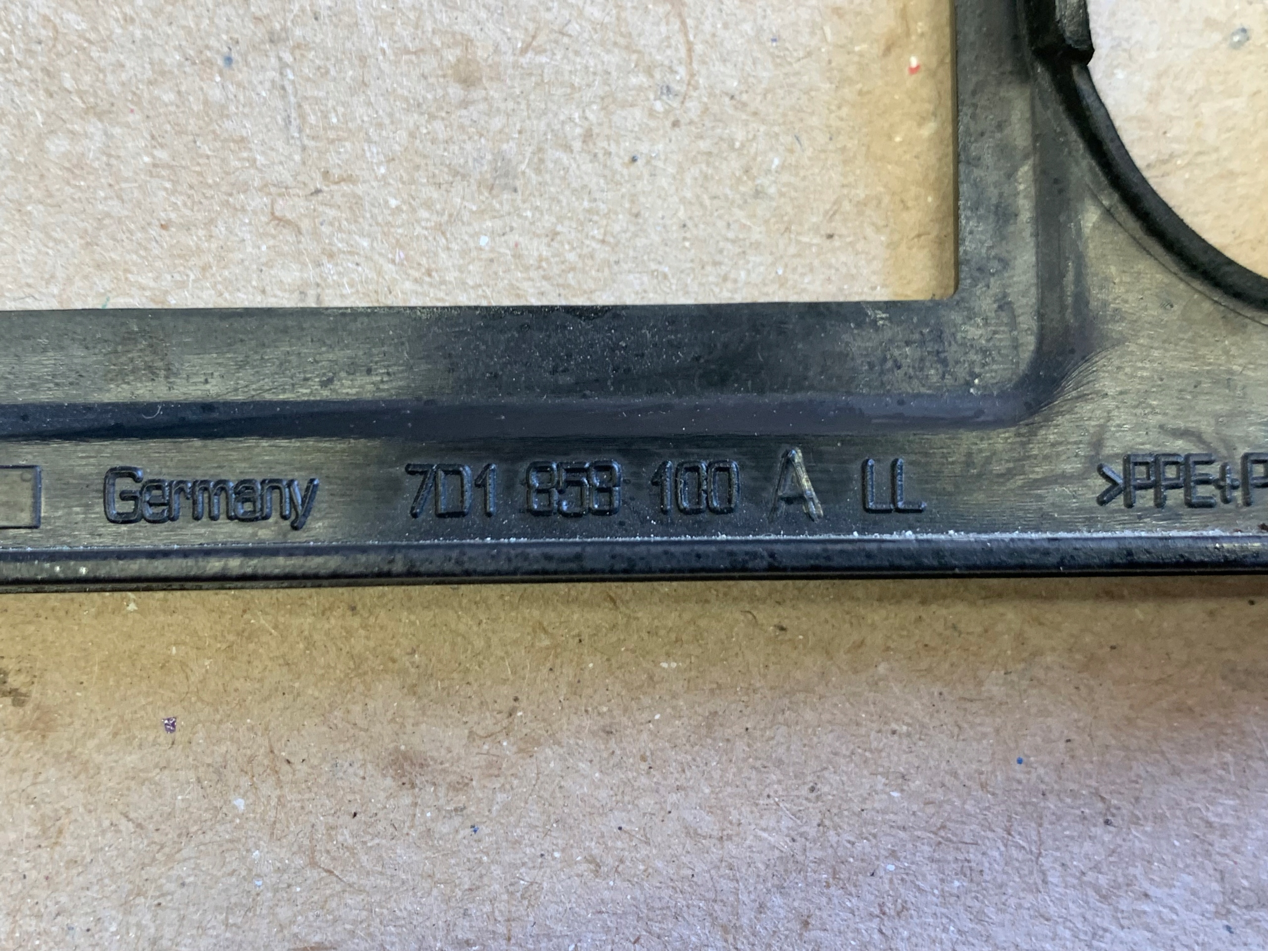 VW TRANSPORTER T4 LIFT frame consoles central 7D1858100A