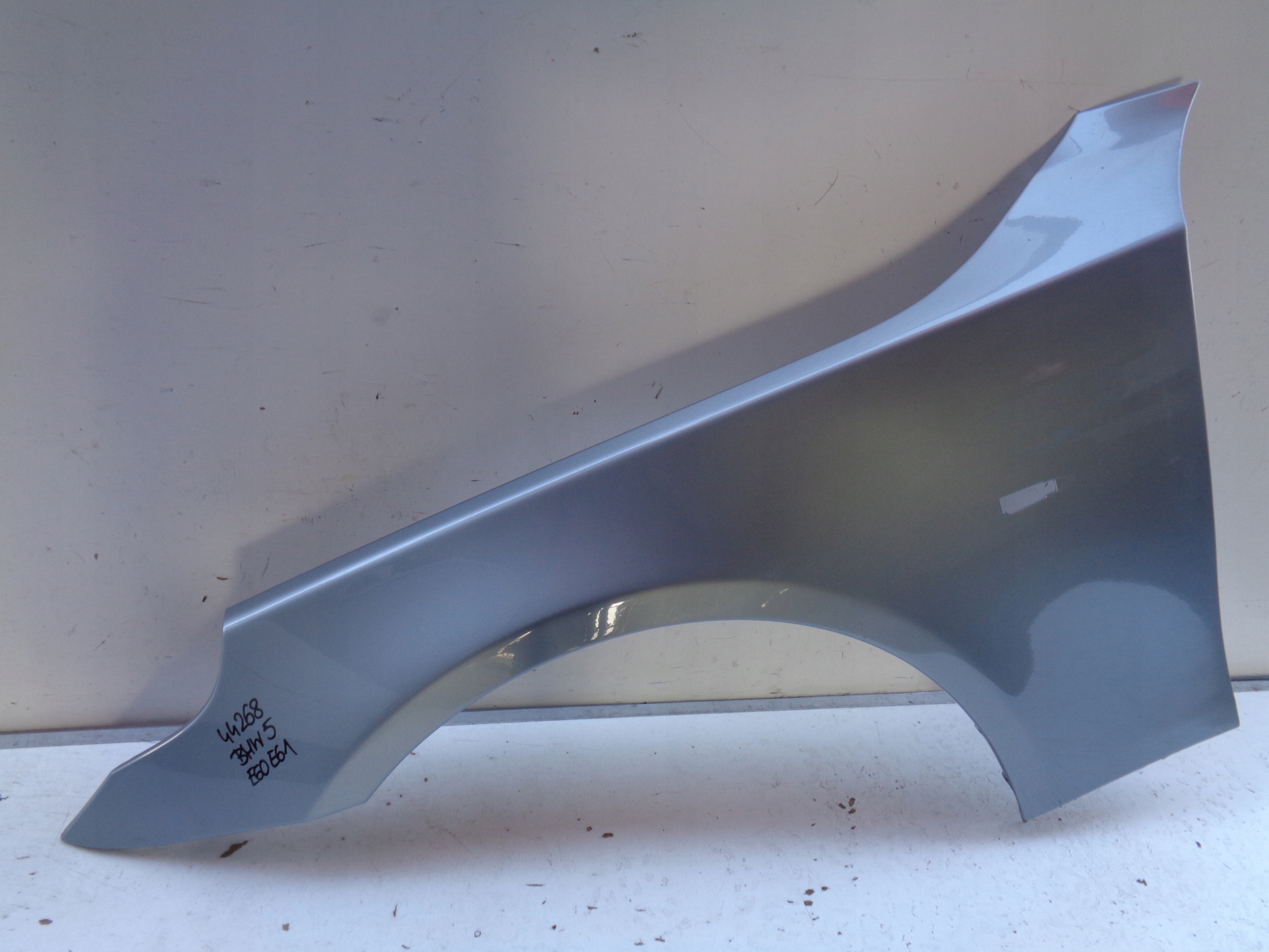 blatník ľavý predný BMW 5 E60 E61 03-10 NR 44268