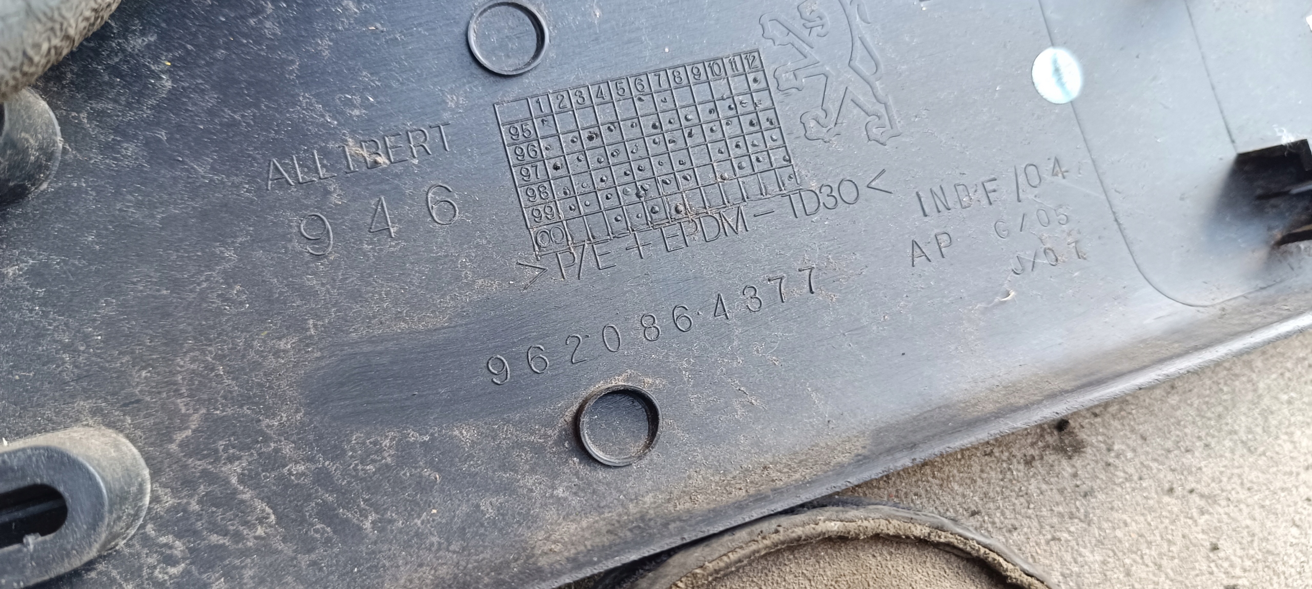 moulding door right front PEUGEOT PARTNER 9620864377