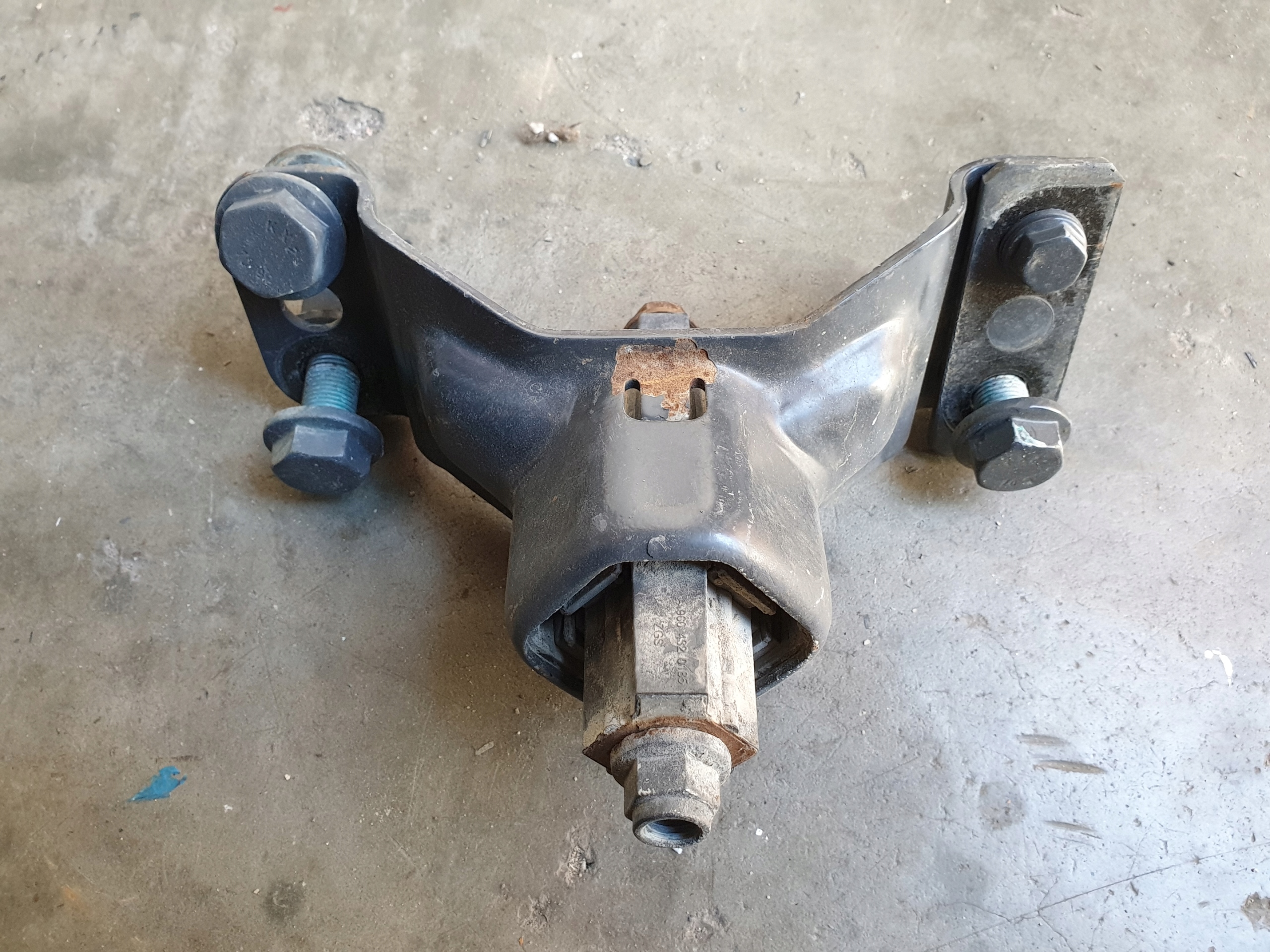 960 432 - ACTROS MP4 КРІПЛЕННЯ ПОДУШКА ТРИМАЧ БАТАРЕЇ