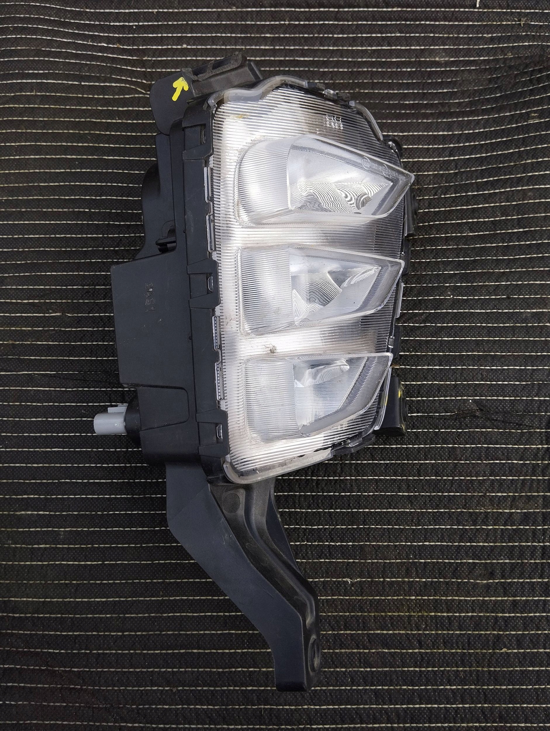 ГАЛОГЕН правый передний KORANDO IV 19- 83202-37000 oe