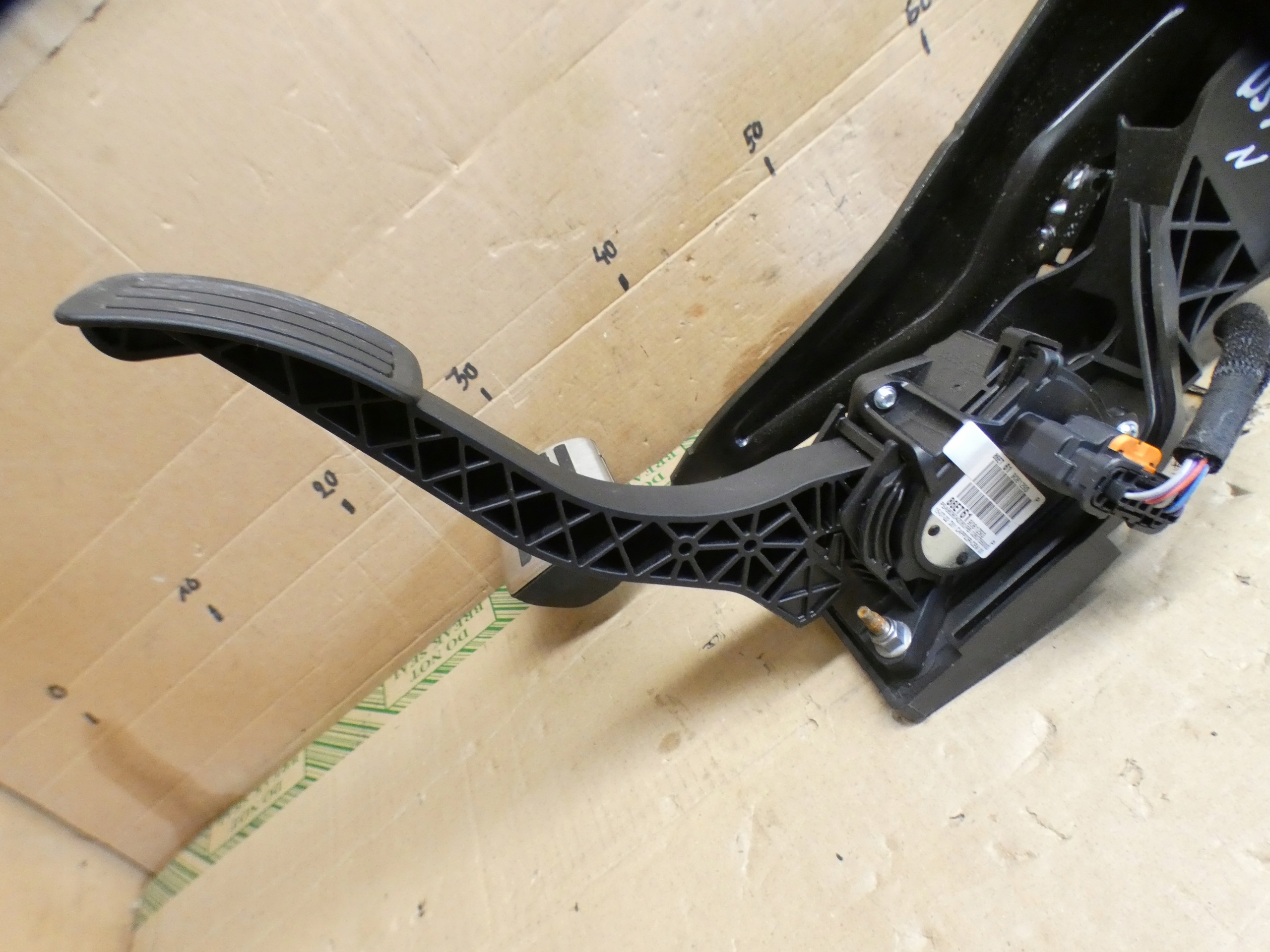 Citroen DS7 Crossback LIFT PEDAL
