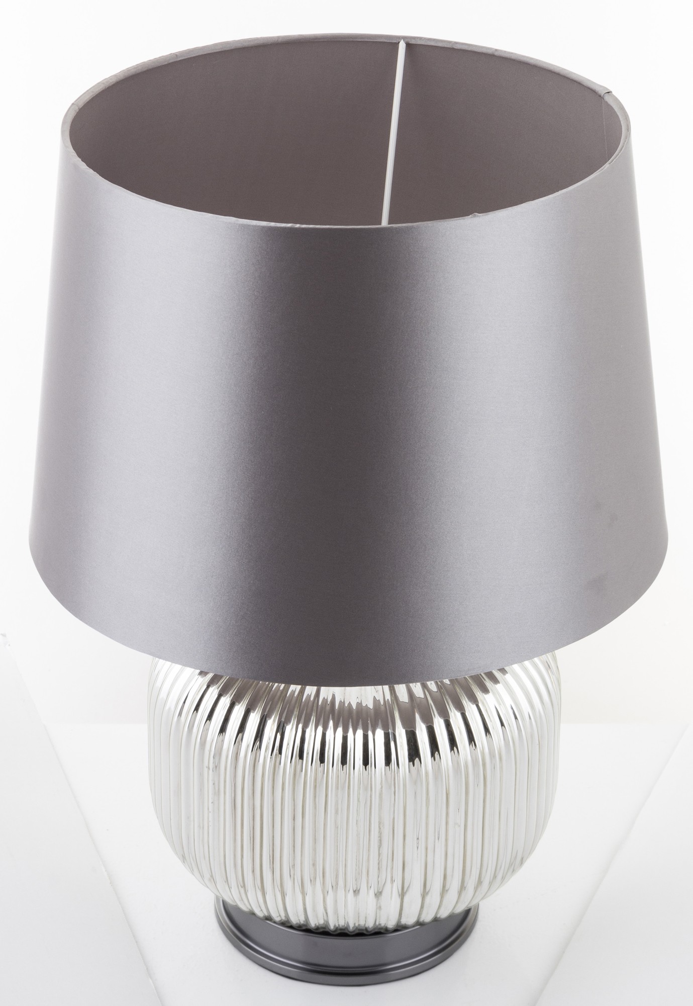 Srebrna szklana lampka nocna stołowa z abażurem Kolekcja Lampy Perry