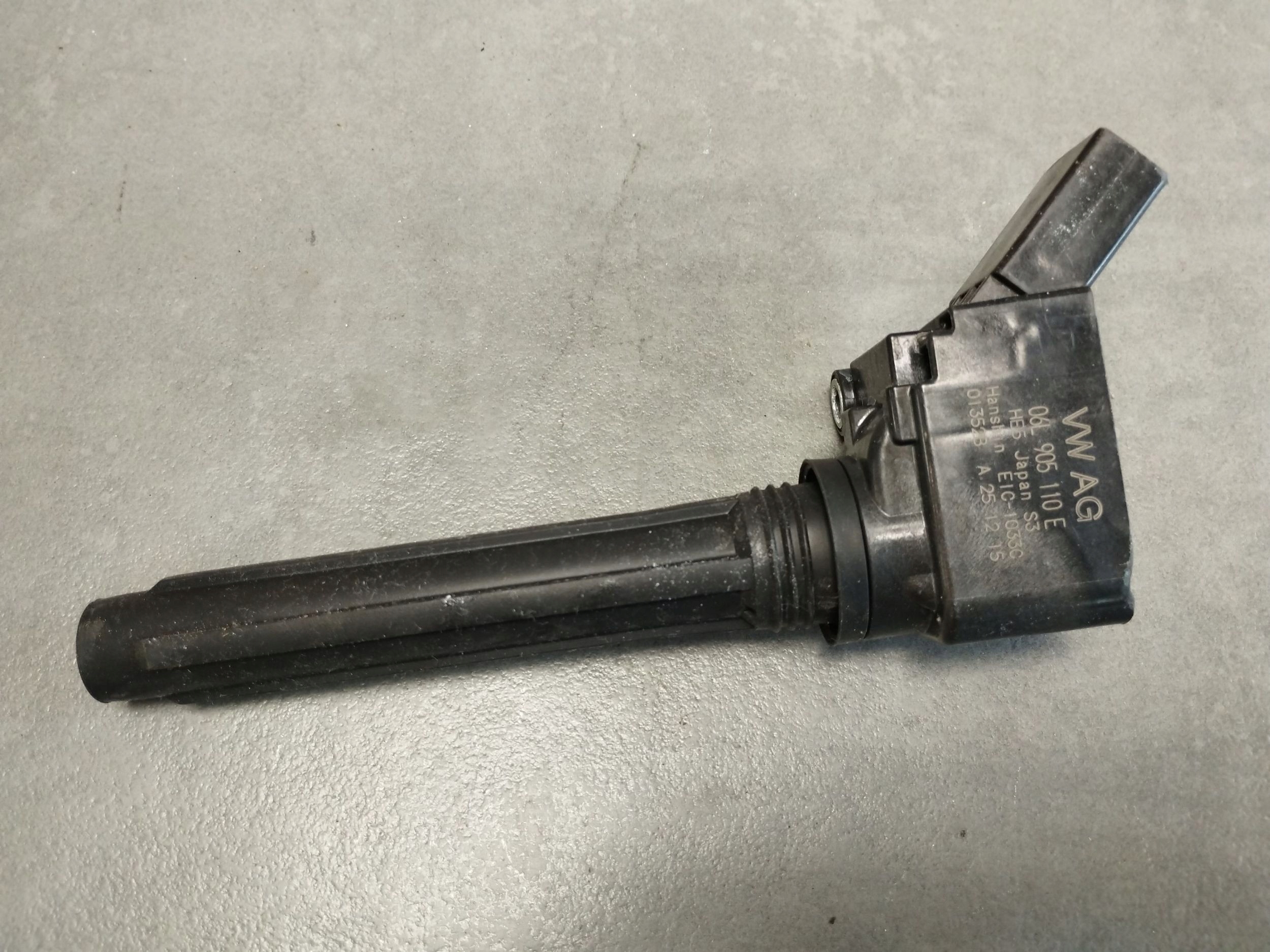 Audi A4 B9 2017 2.0 tfsi coil ignition 06L905110E