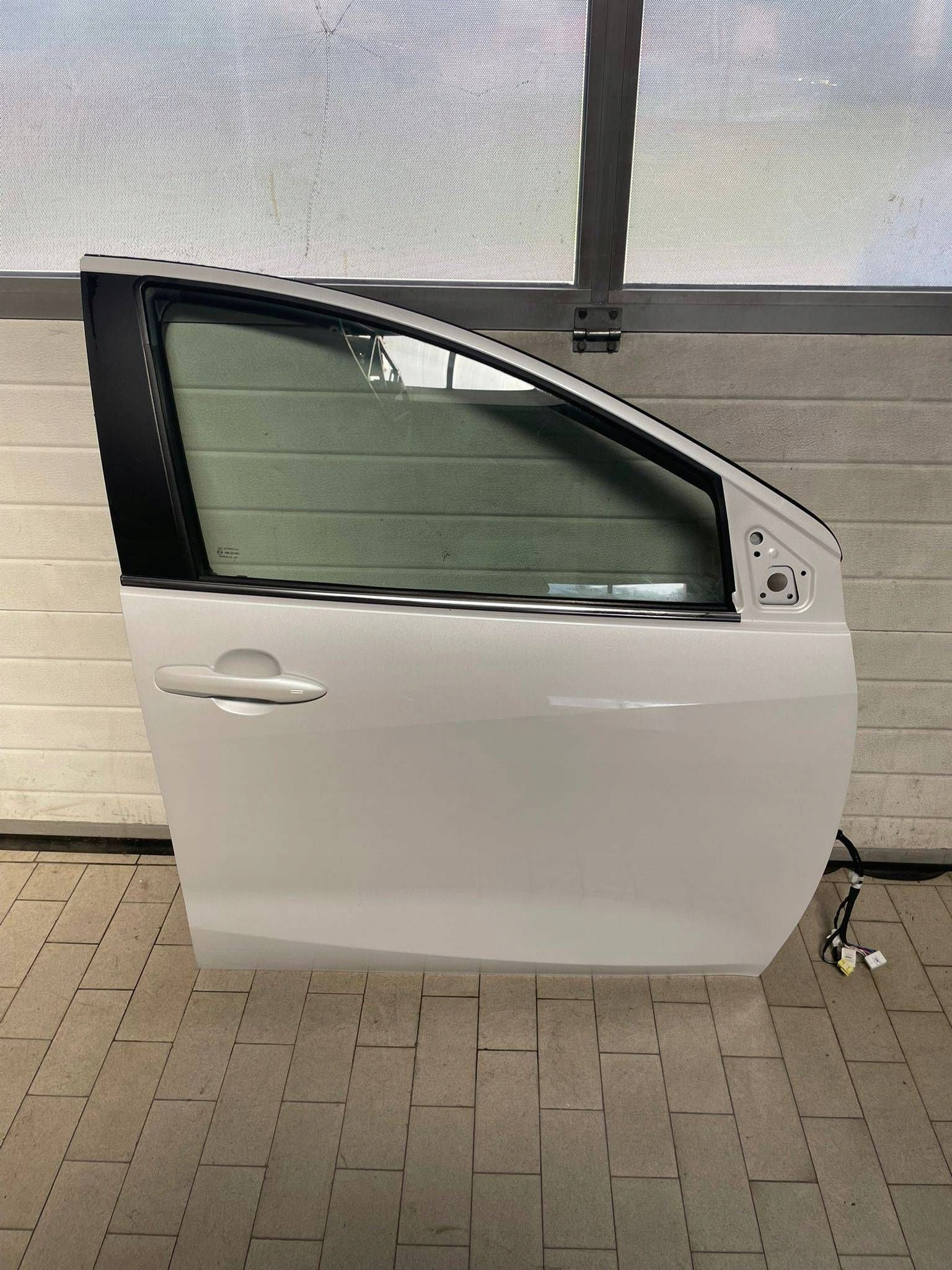 door front front side right Mazda 2 2024 chrom as new! 089