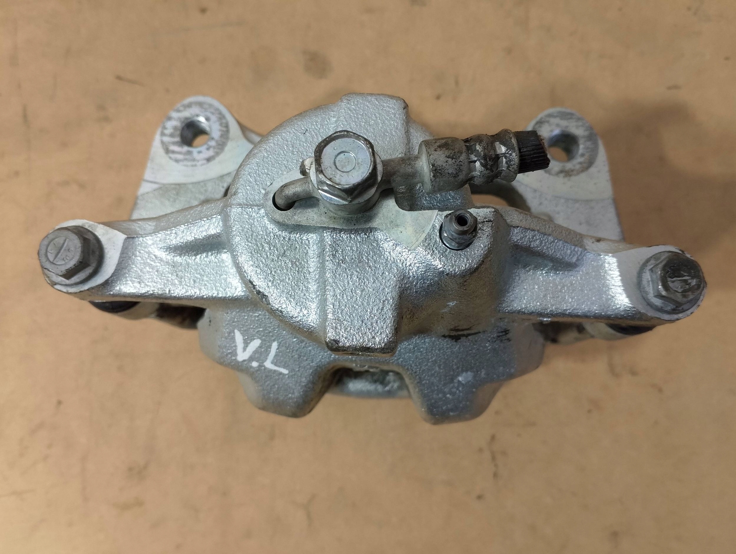 TOYOTA YARIS CROSS caliper front left front JARZMO L84613 (B441)