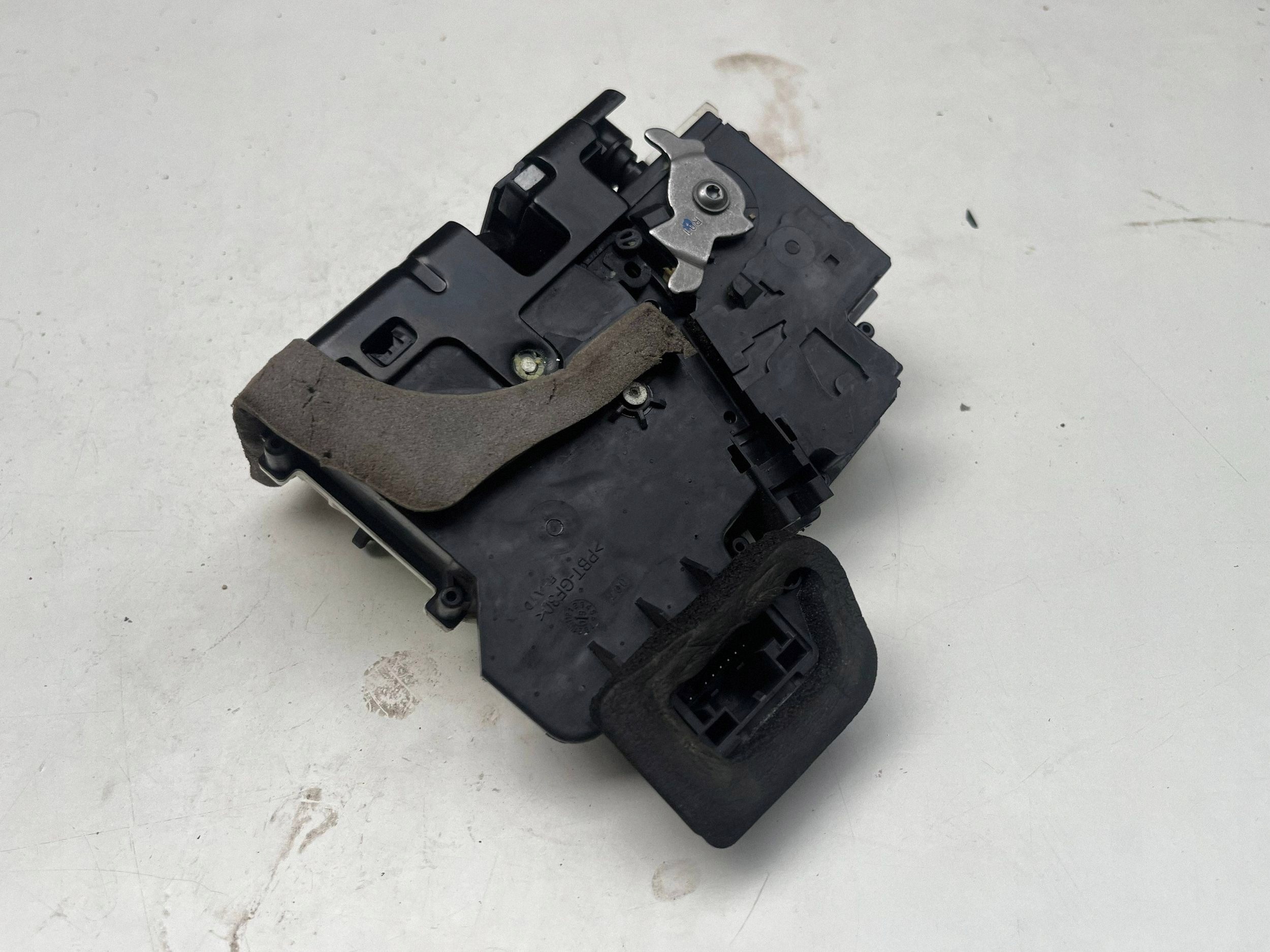 AUDI A6 C8 lock door right front 4K1837016H @M